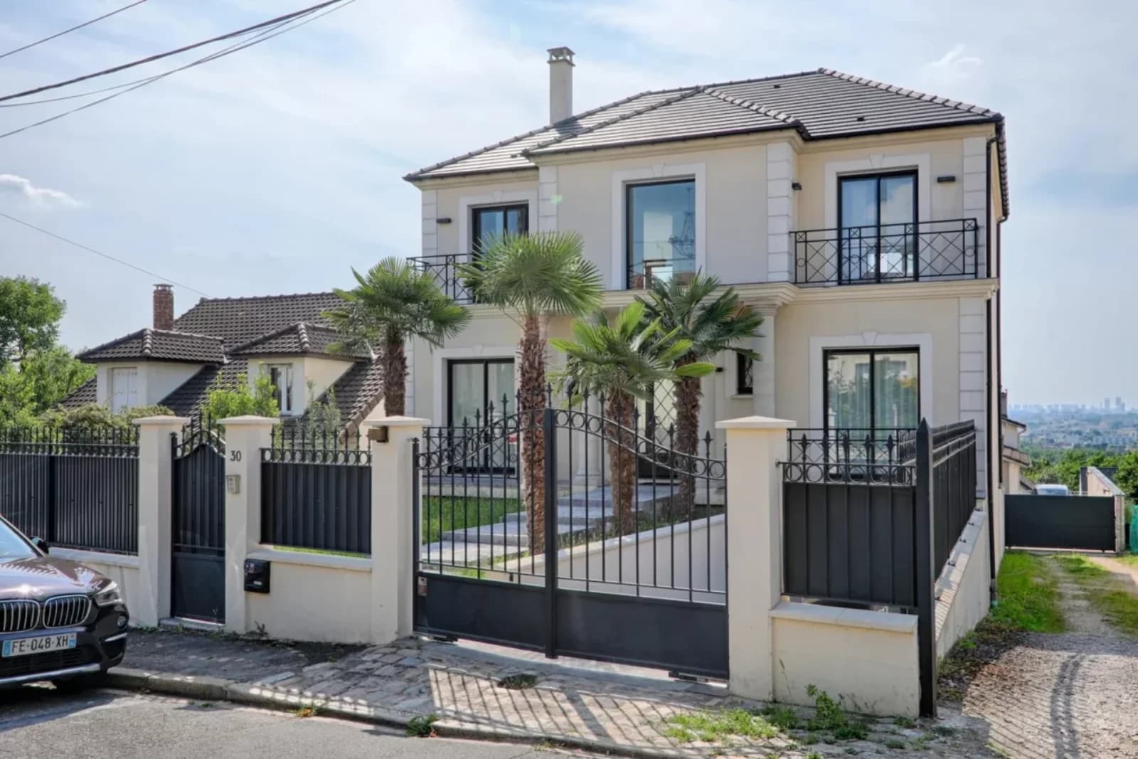 Space Villa with swimming pool - 0