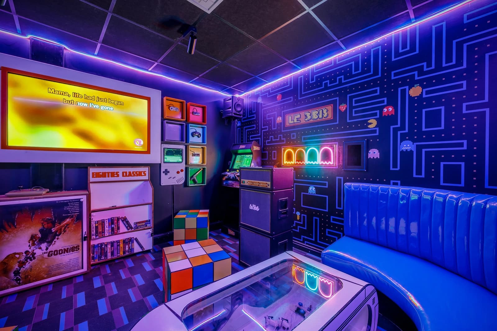 Space 500m2 of sets - 7 different themes - 0