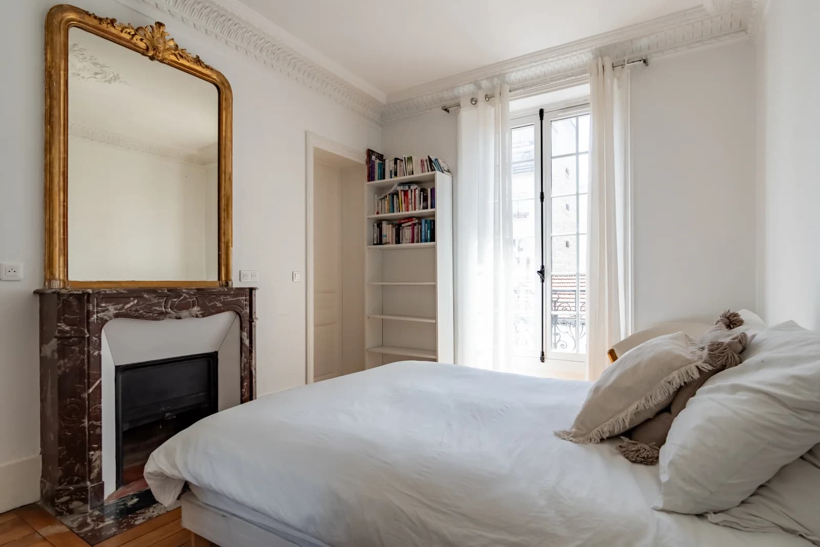 Space Sublime, light-filled Haussmann apartment - 4