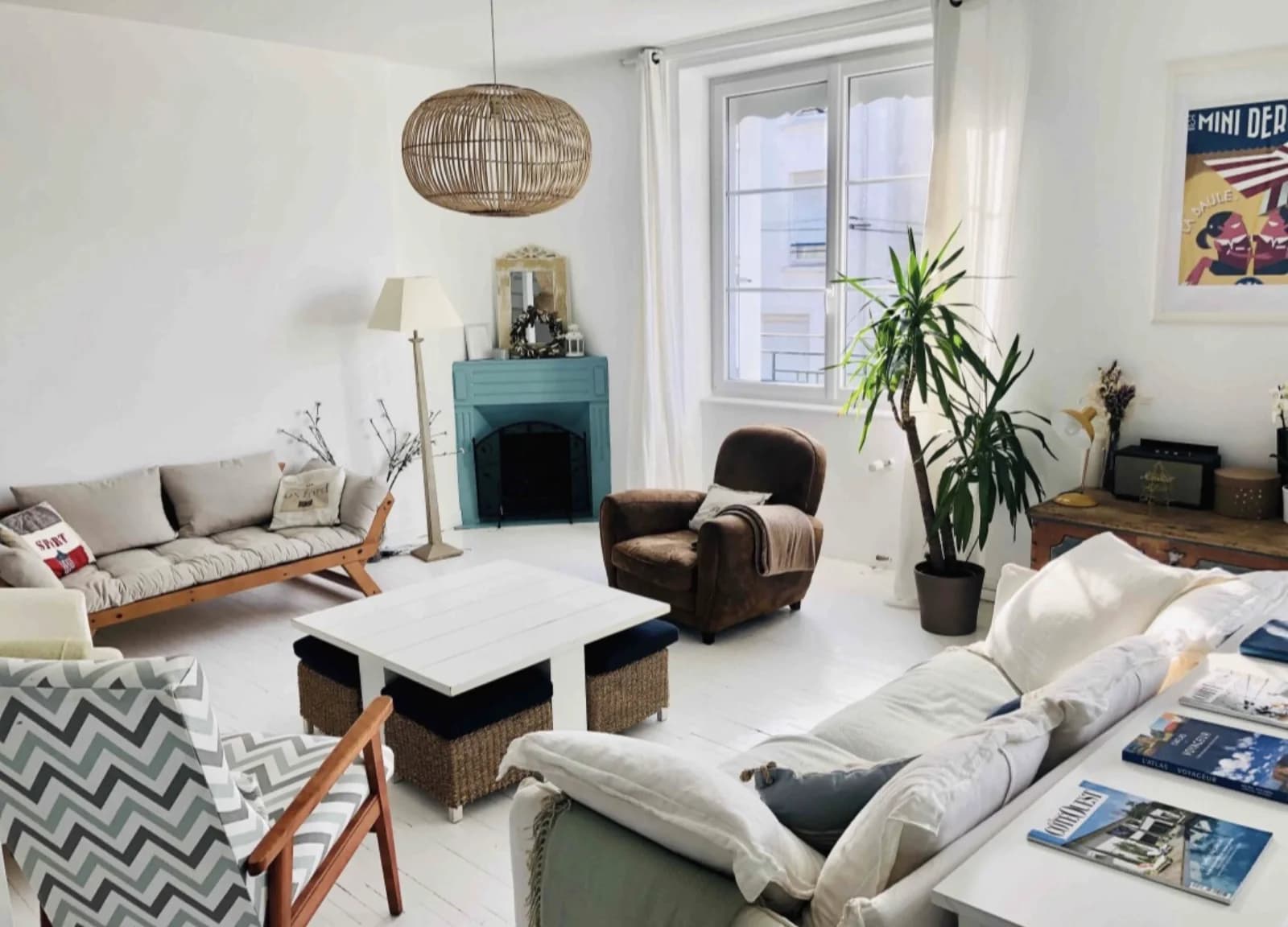 Living room in 1930s-style town house - 0