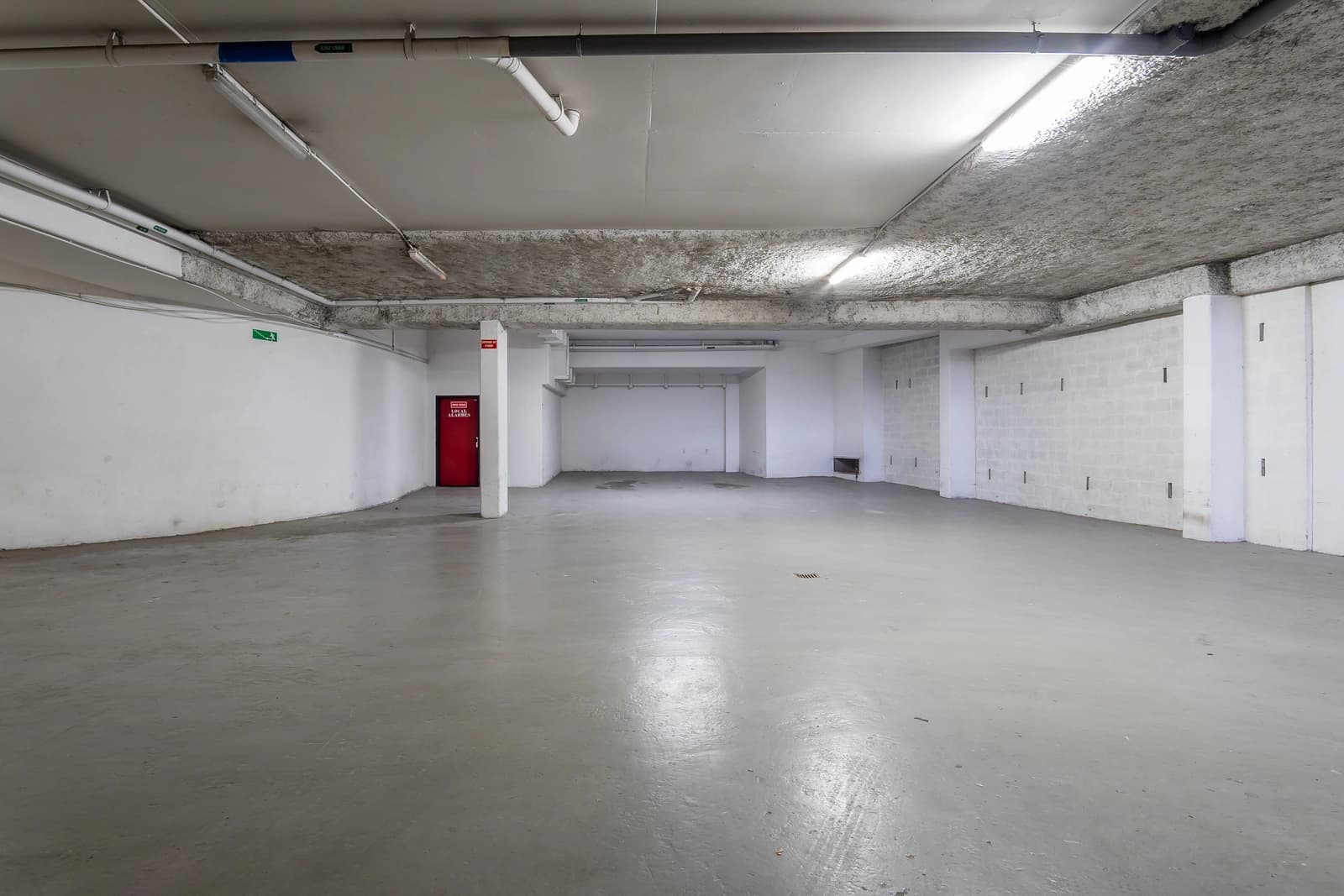 Espace Parking de 500m² pour tournage, shooting, prod avec rampe d'accès - 5