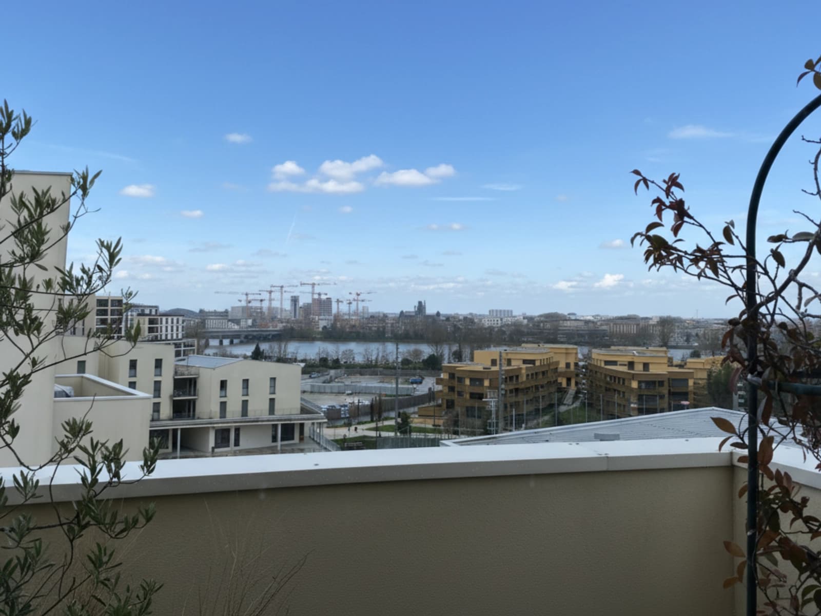 Space Bright apartment, panoramic view of Bordeaux, modern and minimalist design - 4