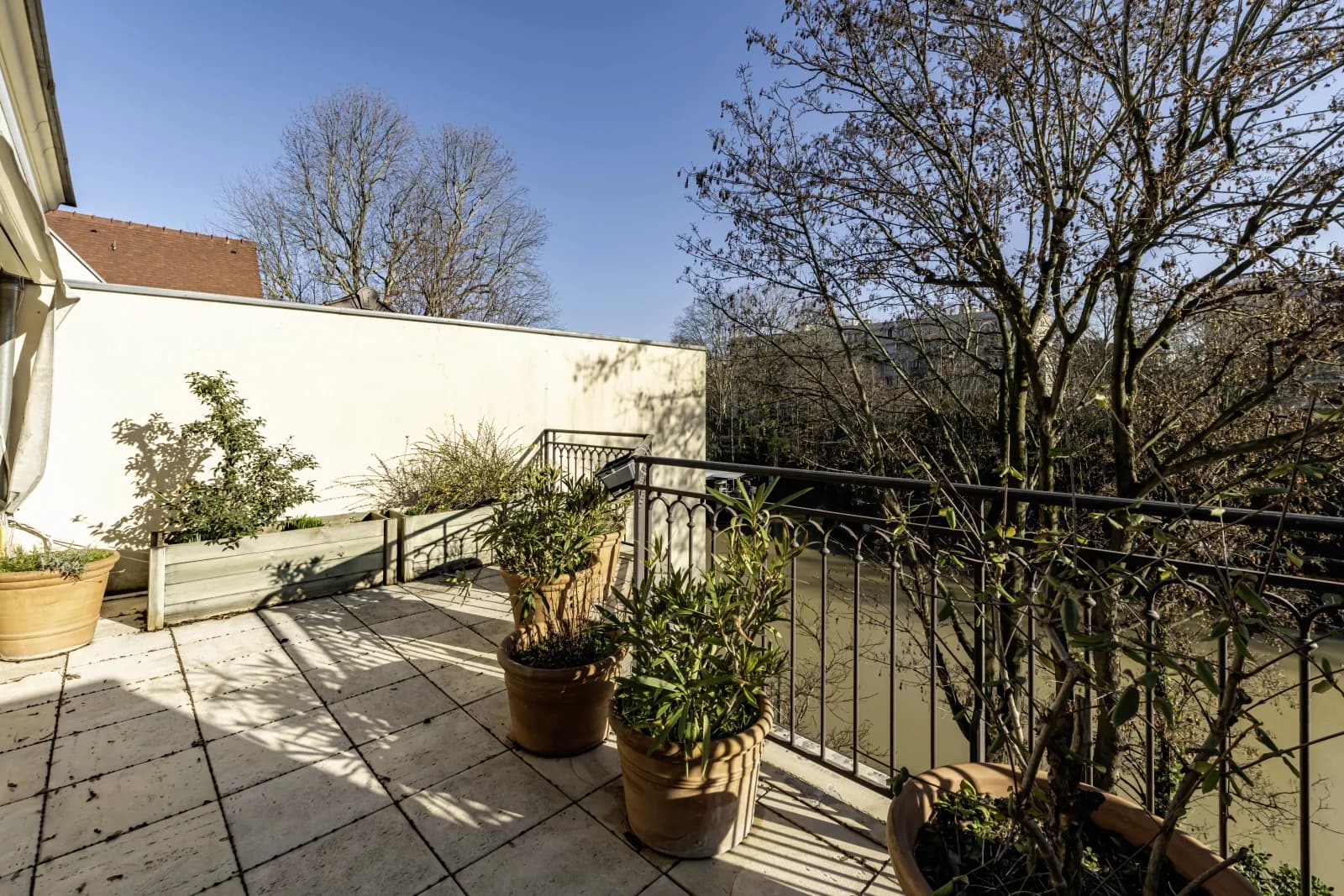 Space  On an island in Paris, the elegance of a haven of peace - 4