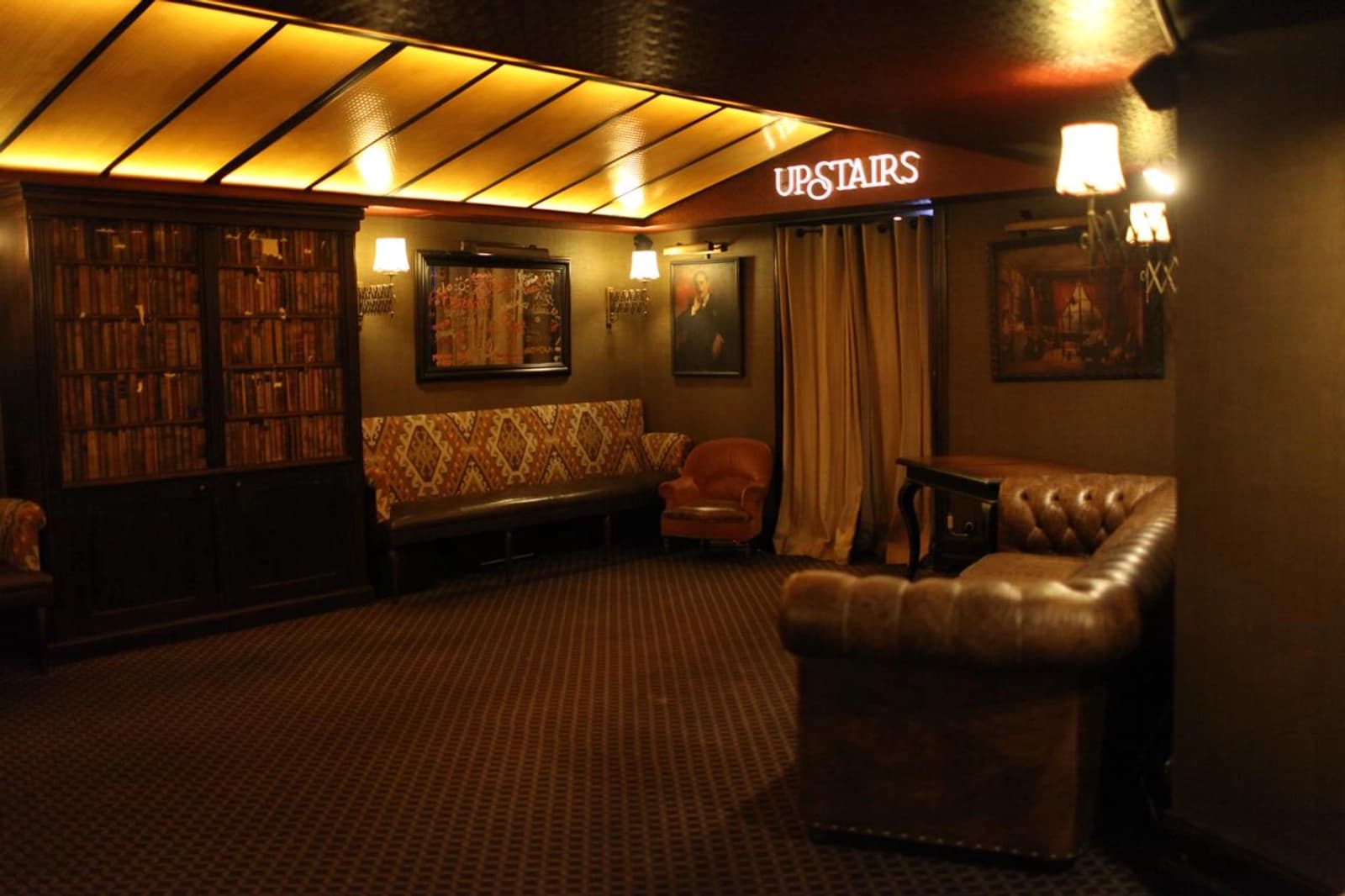 Space Speakeasy / Gentlemen club - 4