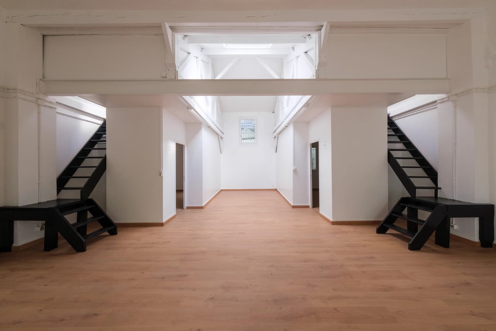 Space Unfurnished house - Loft-type workshop / Old Garage - 4