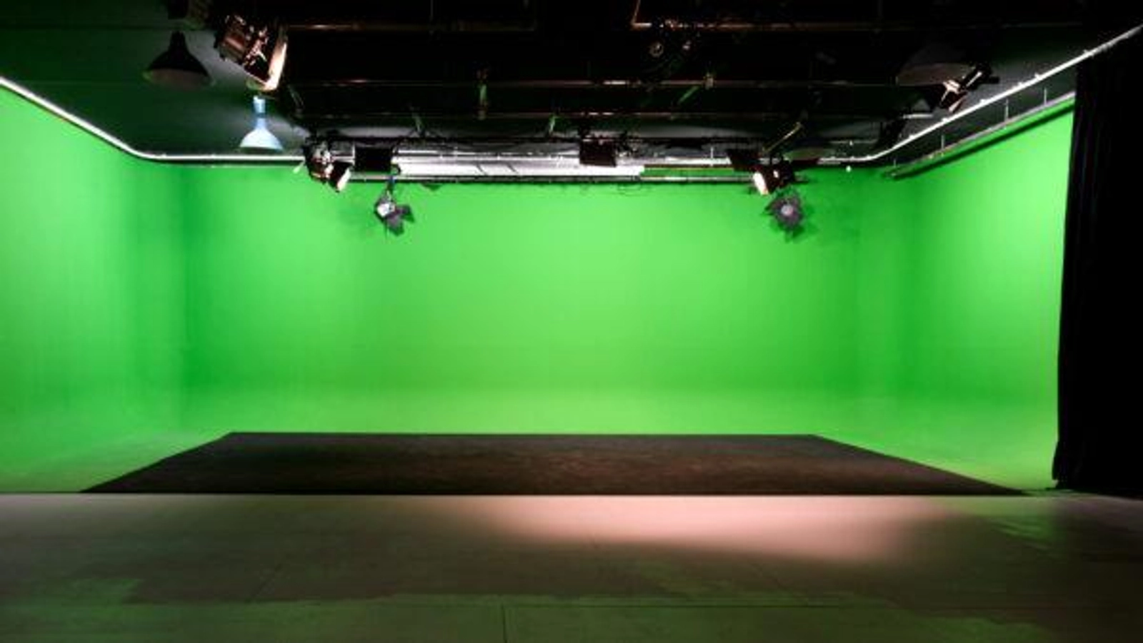 Space Cyclorama shooting stage (double-angle) - 1