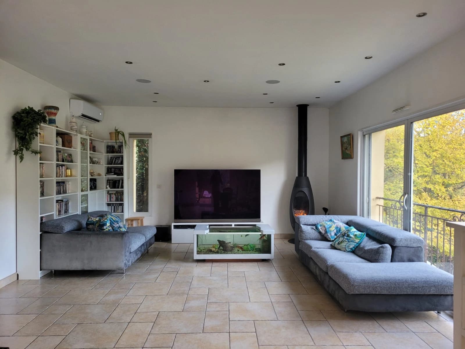 Space Contemporary house with terrace overlooking the hills - 2