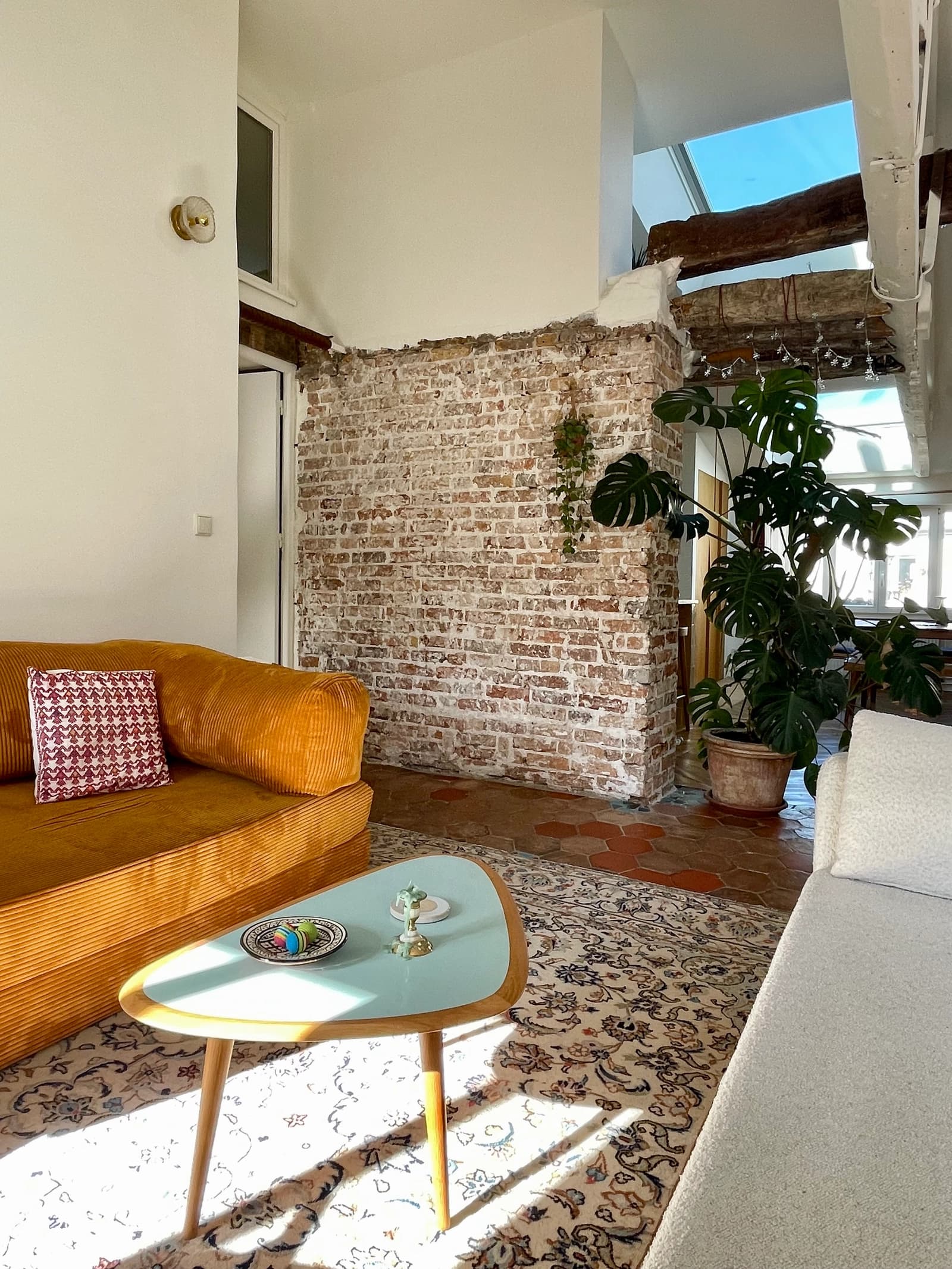 Space Bright bohemian loft under the roofs – 60m² living area, beams, tomettes, Velux – Canal Saint-Martin - 5