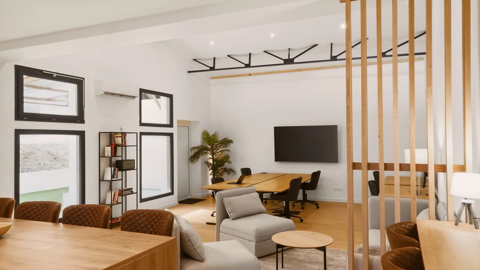 Espace Bureaux modernes esprit loft en bois - 2