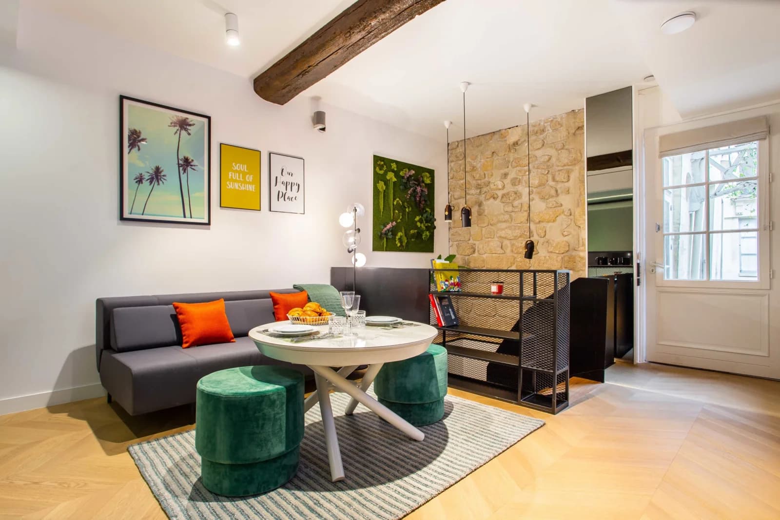 Living room in Beautiful designer apartment with sauna - 1