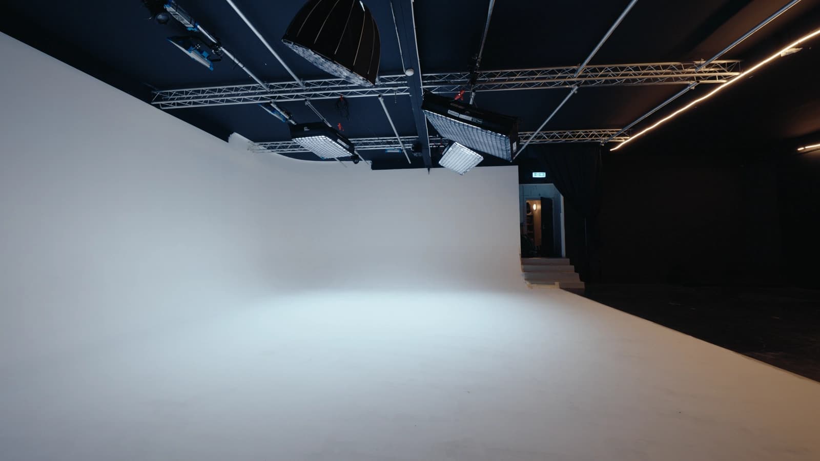 Space Large Video/Photo Shooting Stage with Two-Sided Cyclorama - 1