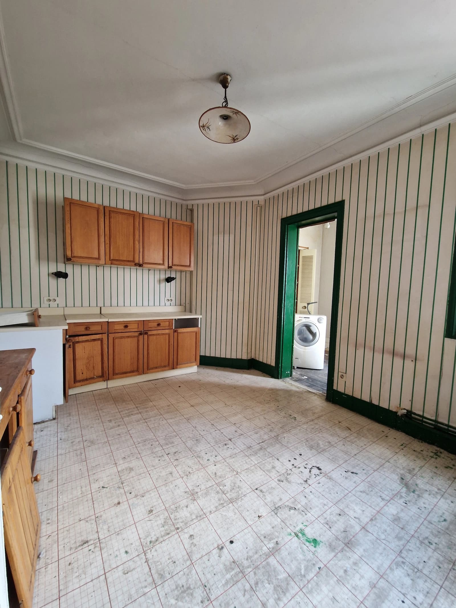 Espace Appartement vide vieux papiers peints - 1