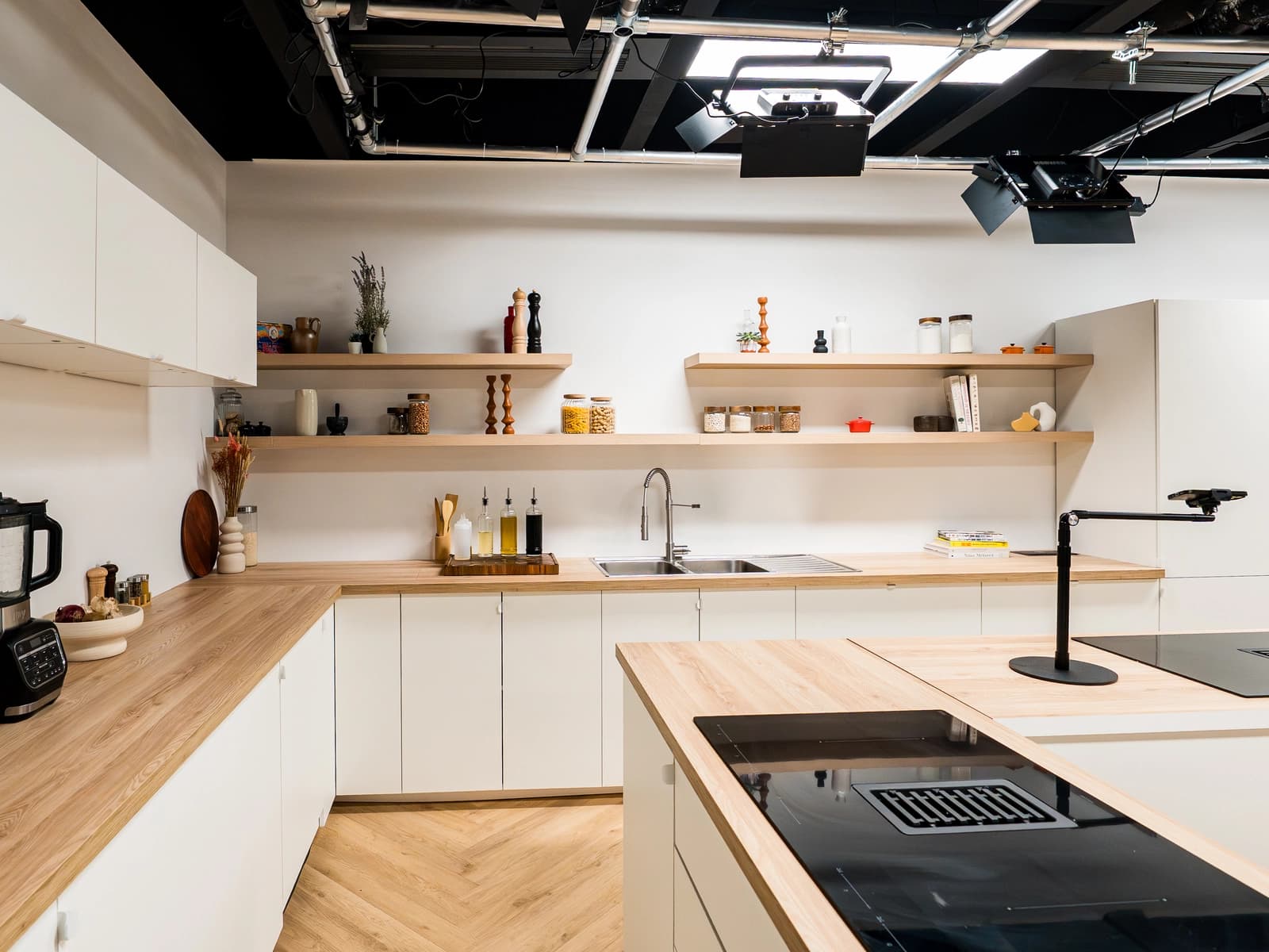 Space Family Kitchen Studio — Photo & Video - 3