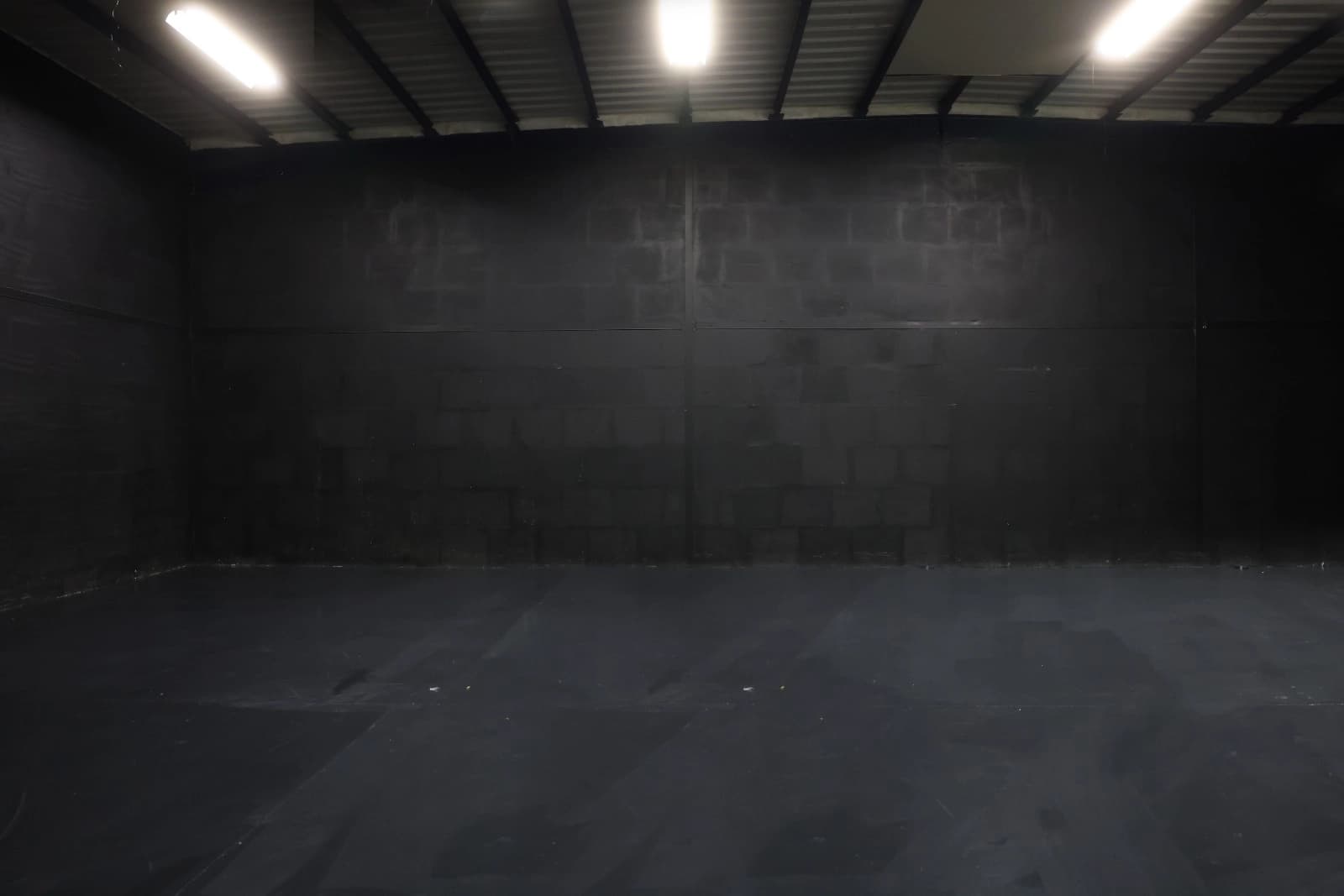 Espace Studio de tournage ( Entrepôt ) de 250 m2 et cyclorama blanc proche de Paris - 2