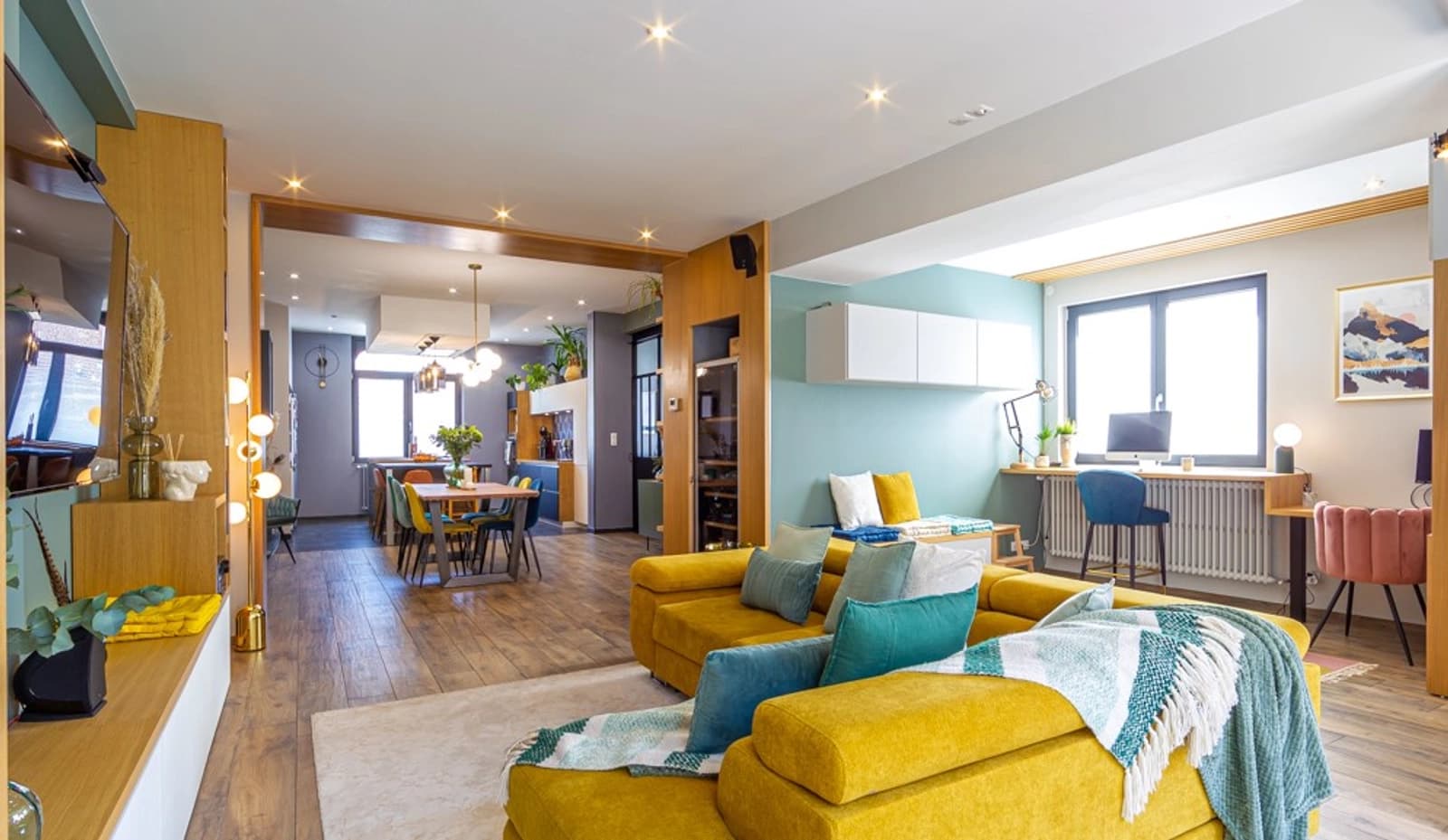Living room in Large, atypical Amiensoise - 1
