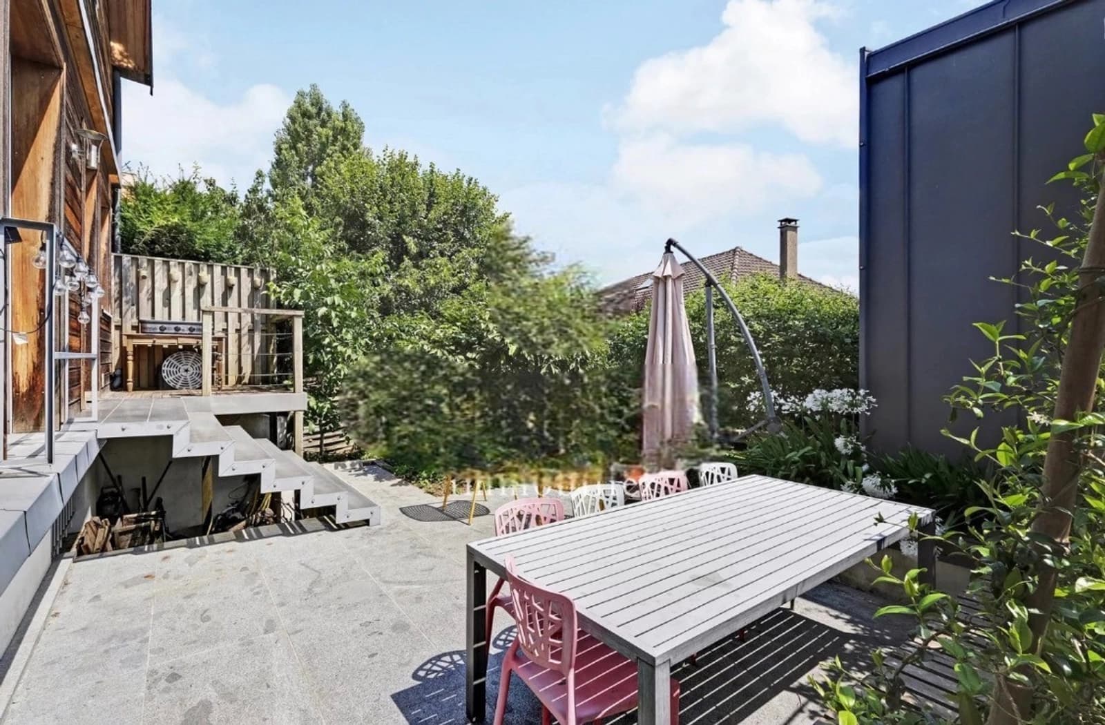 Space Magnificent 300 m² suburban house - 3