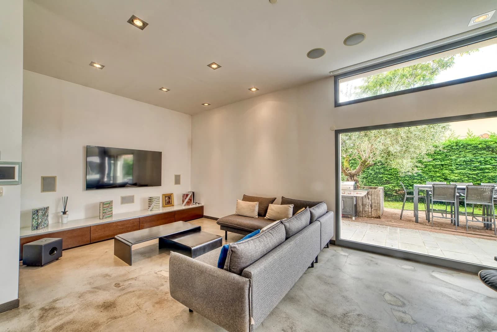 Space Magnificent luxury home, modern and friendly - 3
