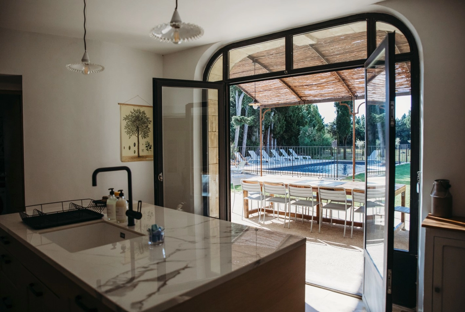 Space Bright Provençal mas with garden and pool - 2