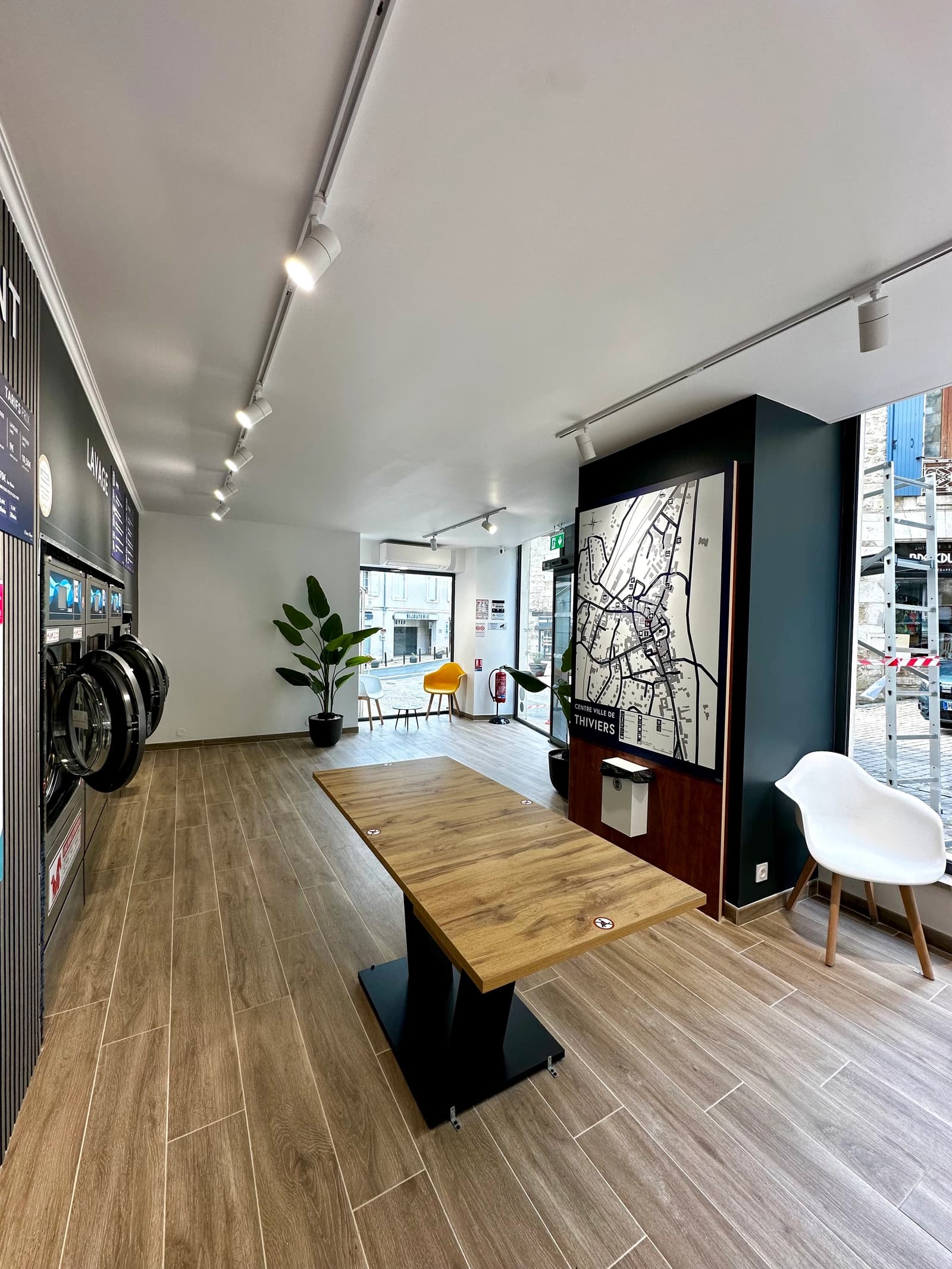 Space Contemporary self-service laundromat - Dordogne - 44 m² - 1