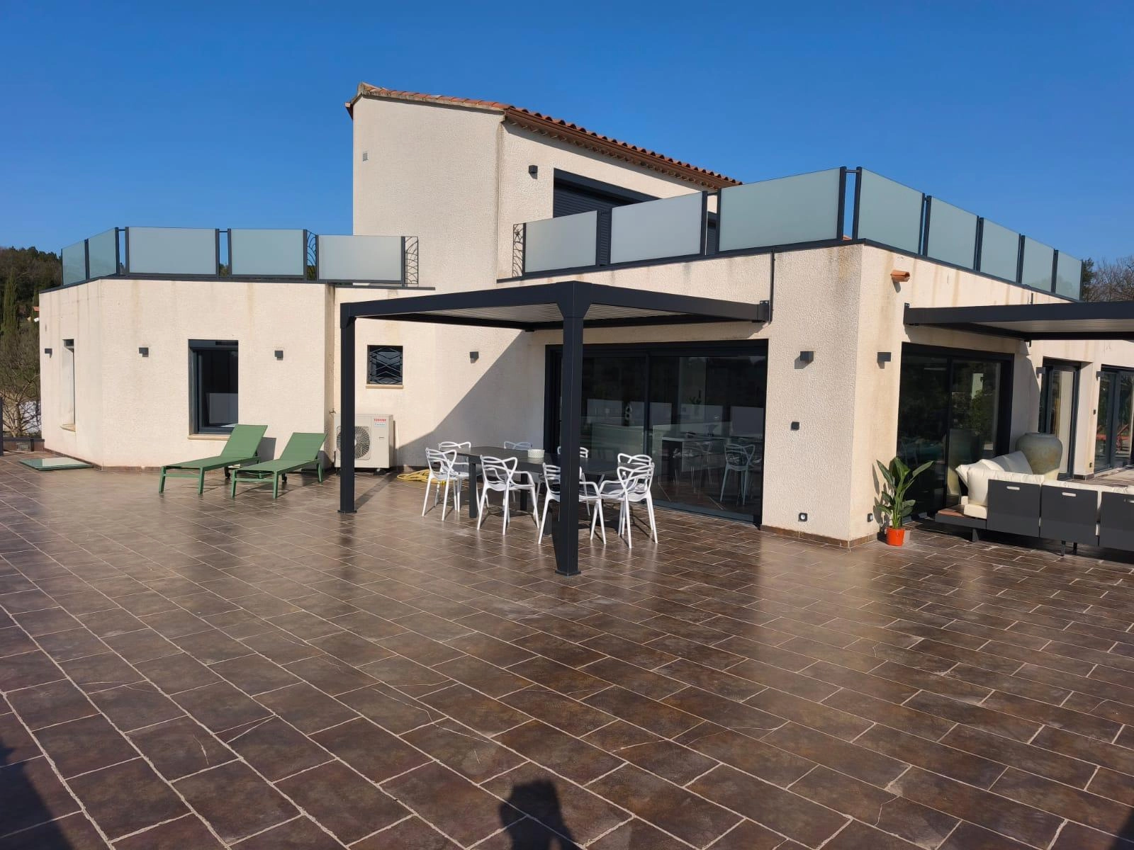 Space Architect-designed villa in Provence - 2