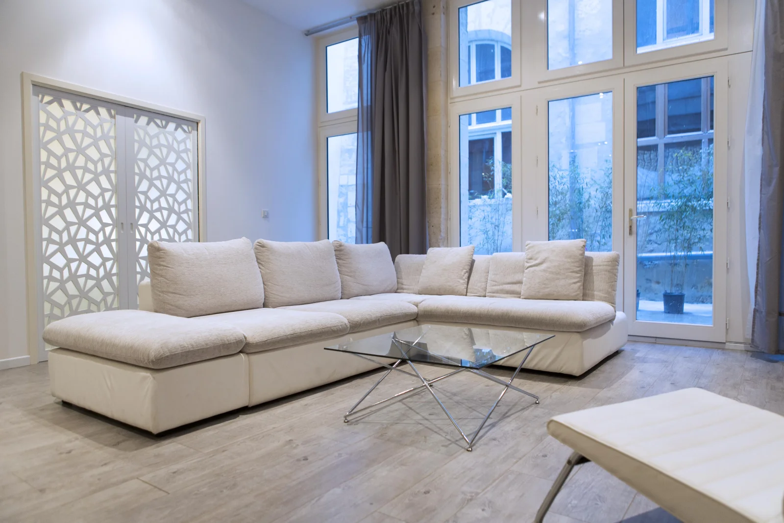 Espace Loft contemporain: pierre, cour privée et stationnement - 4
