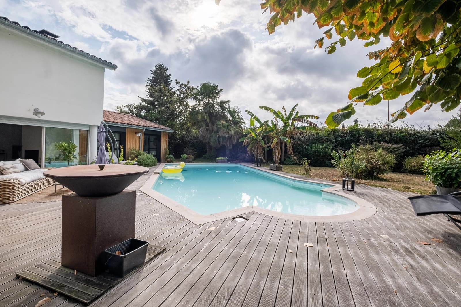 Meeting room in Warm, contemporary architect-designed house - 1