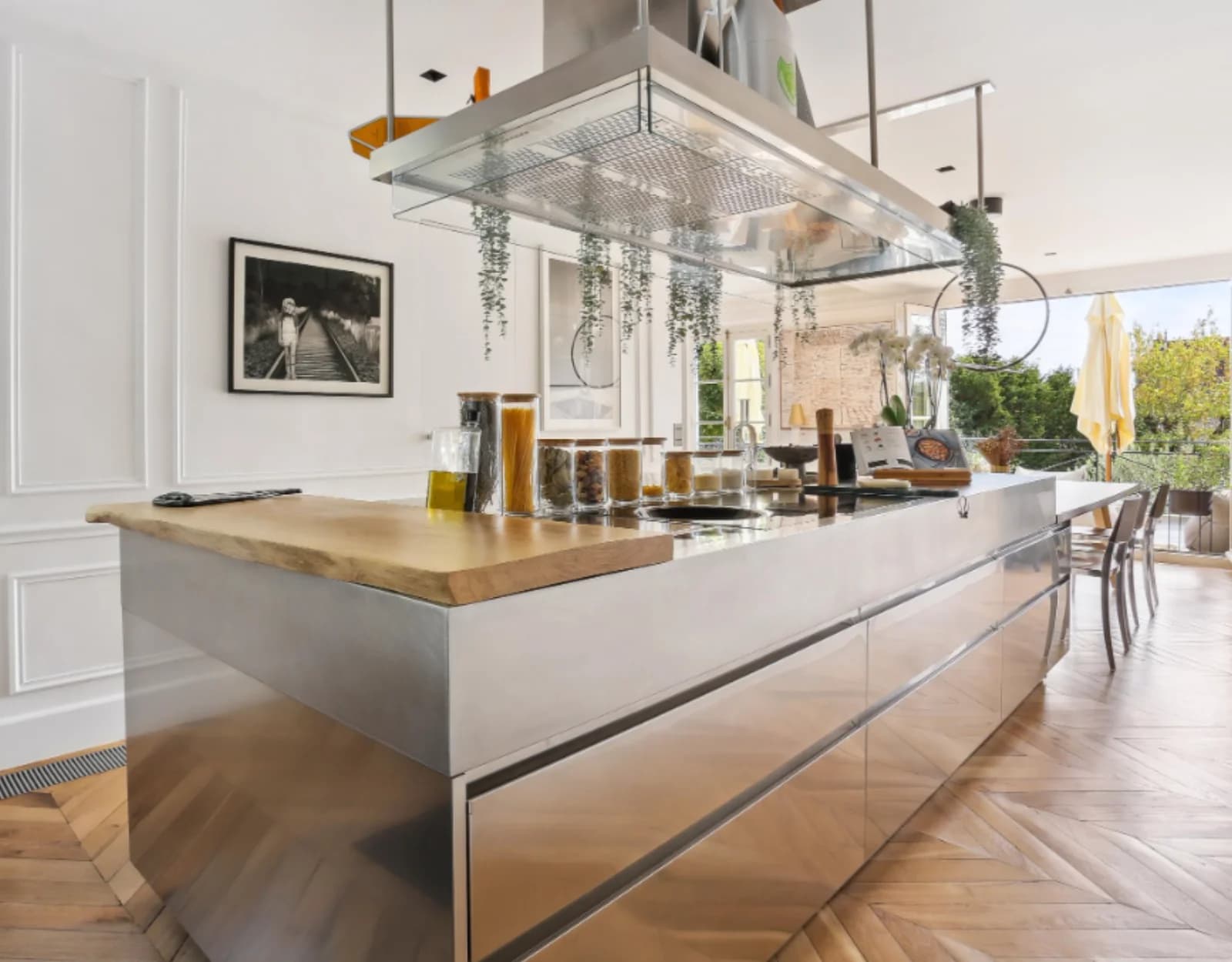 Space Maison de maître with contemporary decor and swimming pool, in a green and peaceful setting just outside Paris - 3