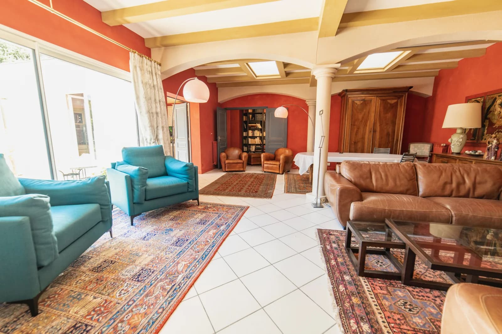Sala en Elige tu ambiente: ¿piscina o chimenea? - 1