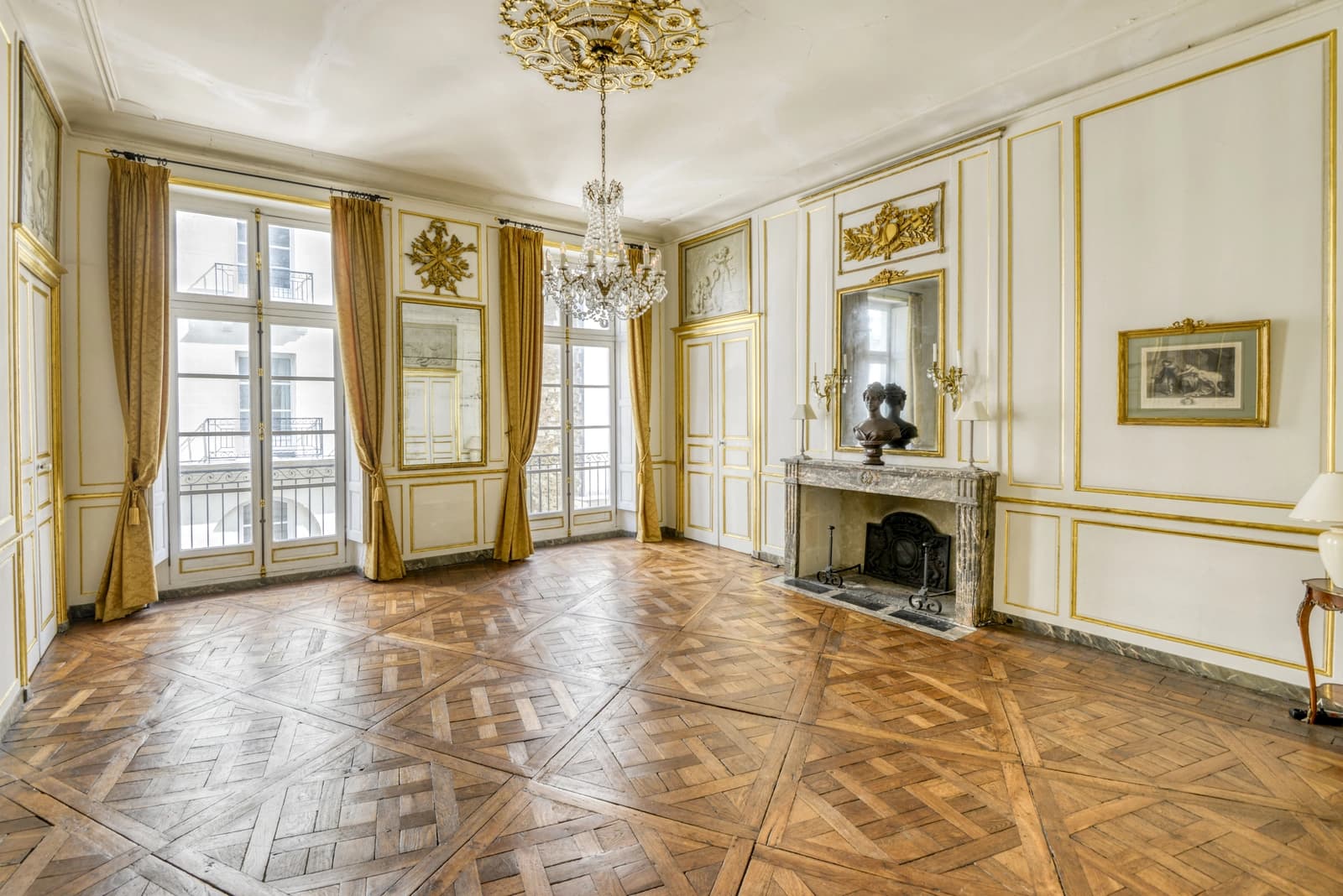 Space XVIIIth-Century Prestigious Apartment - Historic Value (Former Residence of General Cambronne) - 0