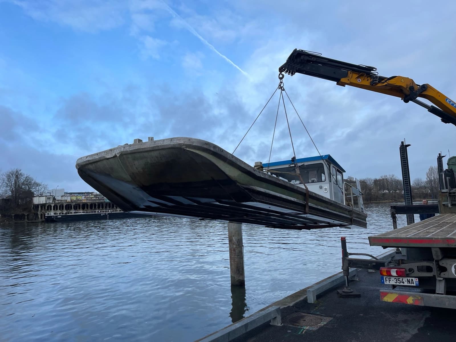 Space 100% Electric Service Boat on the Seine – Camera Boat and Silent Technical Platform - 3