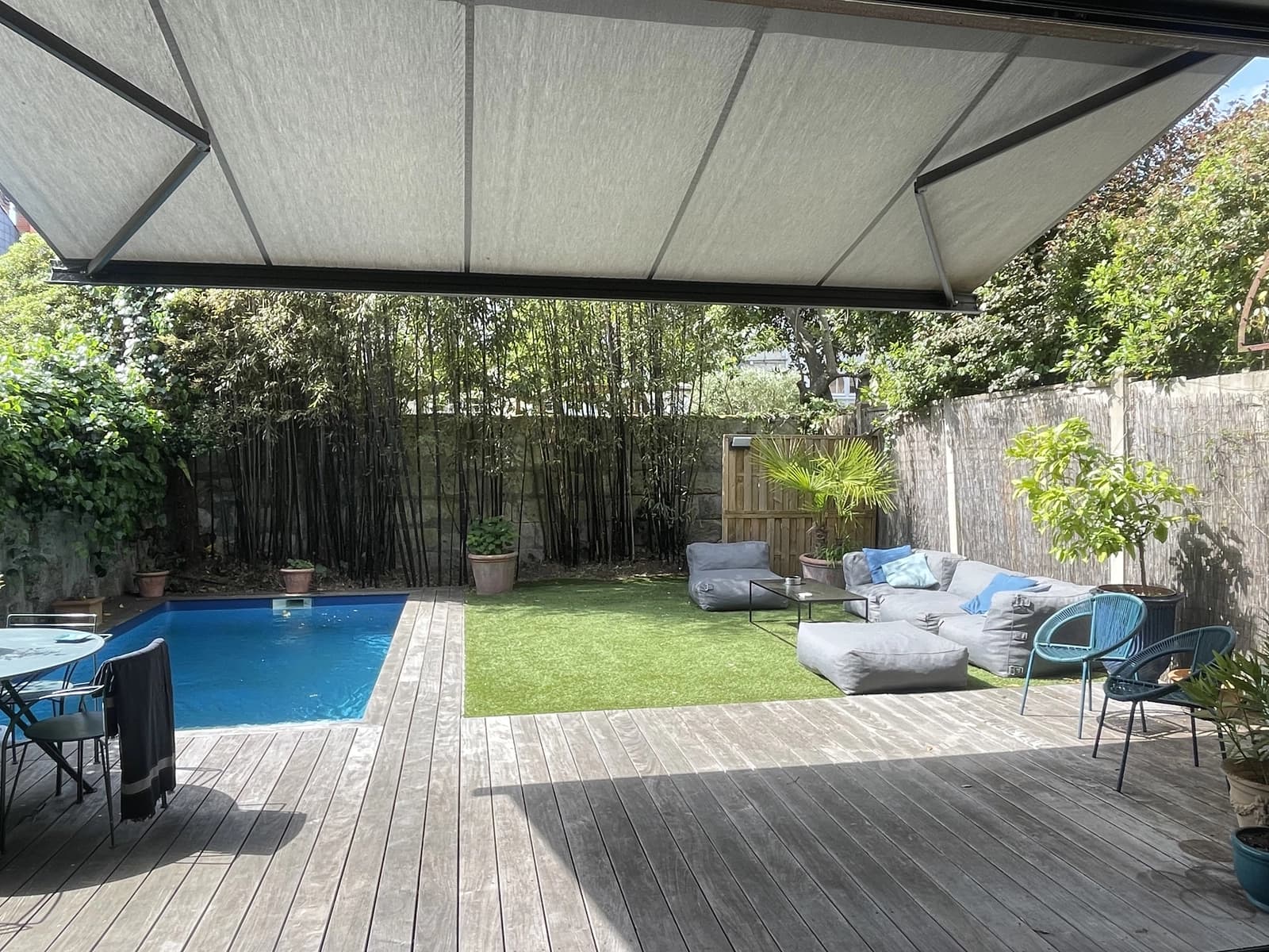 Space Atypical double Bordeaux-style shopfront - 1