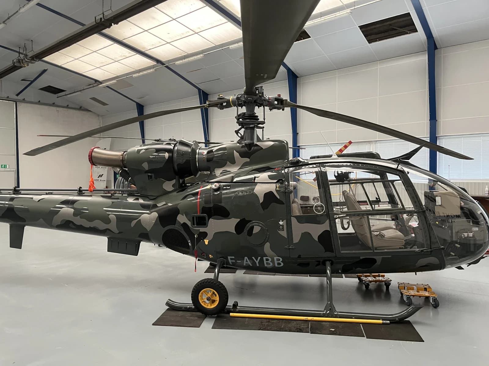 Space Spacious aircraft hangar - 3