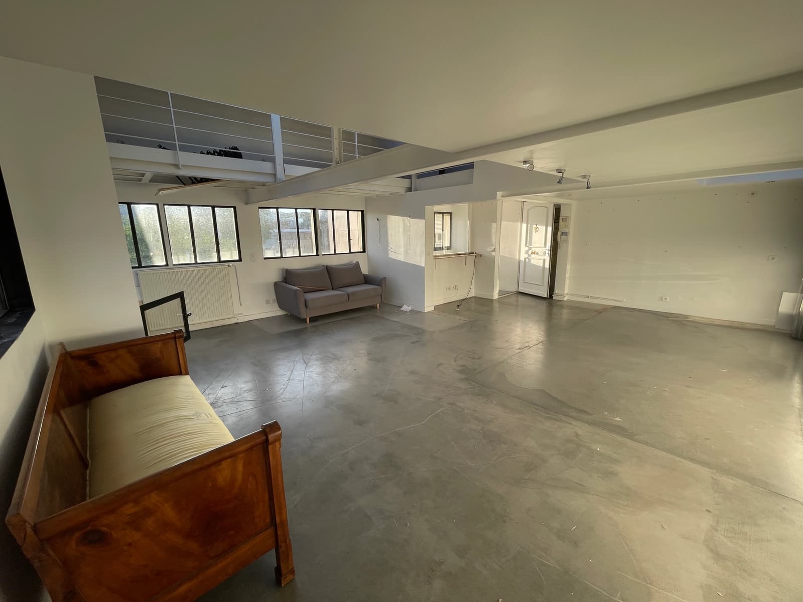 Space industrial loft with terrace - 3