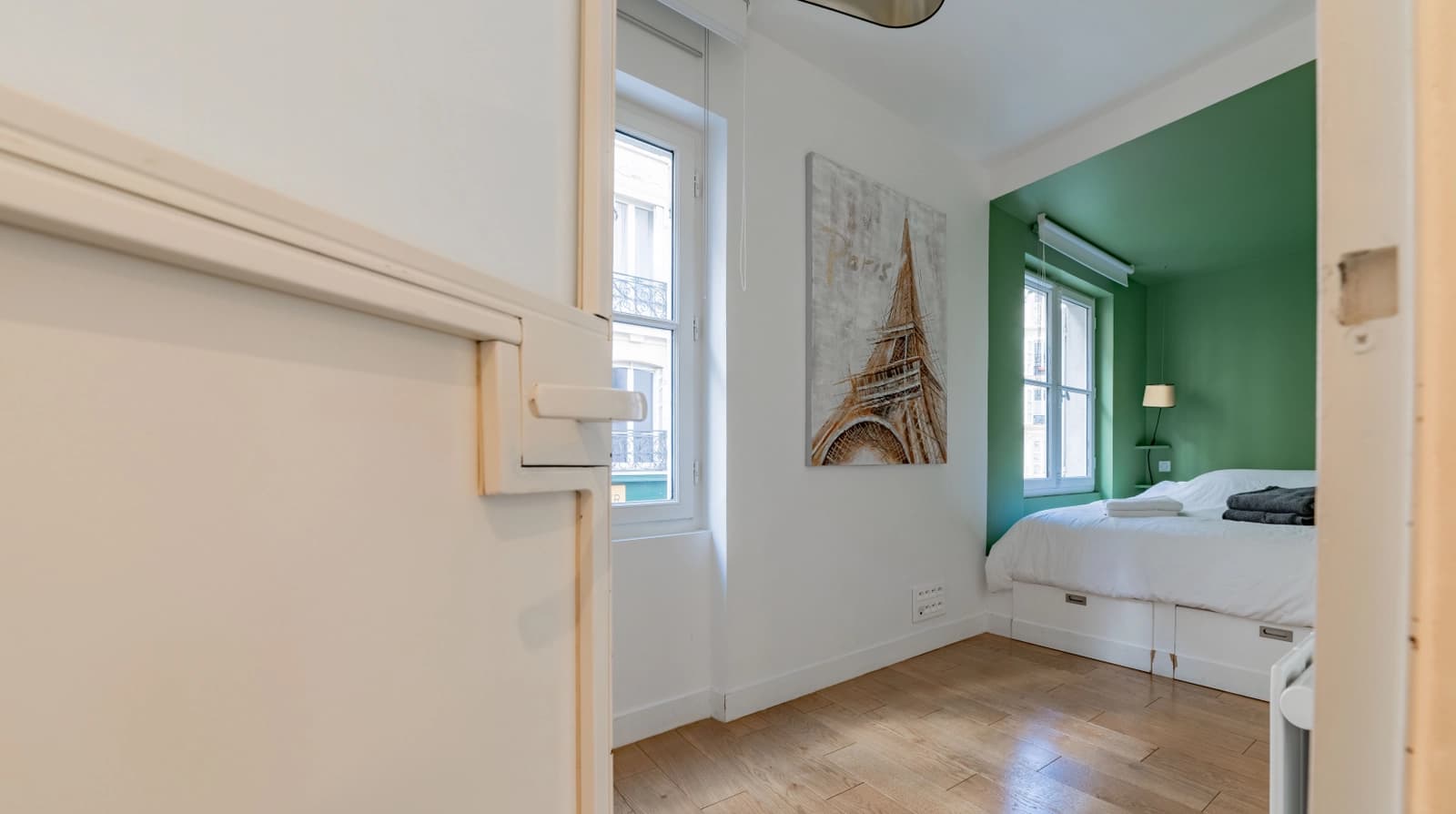 Living room in Modern design space in Paris République - 1