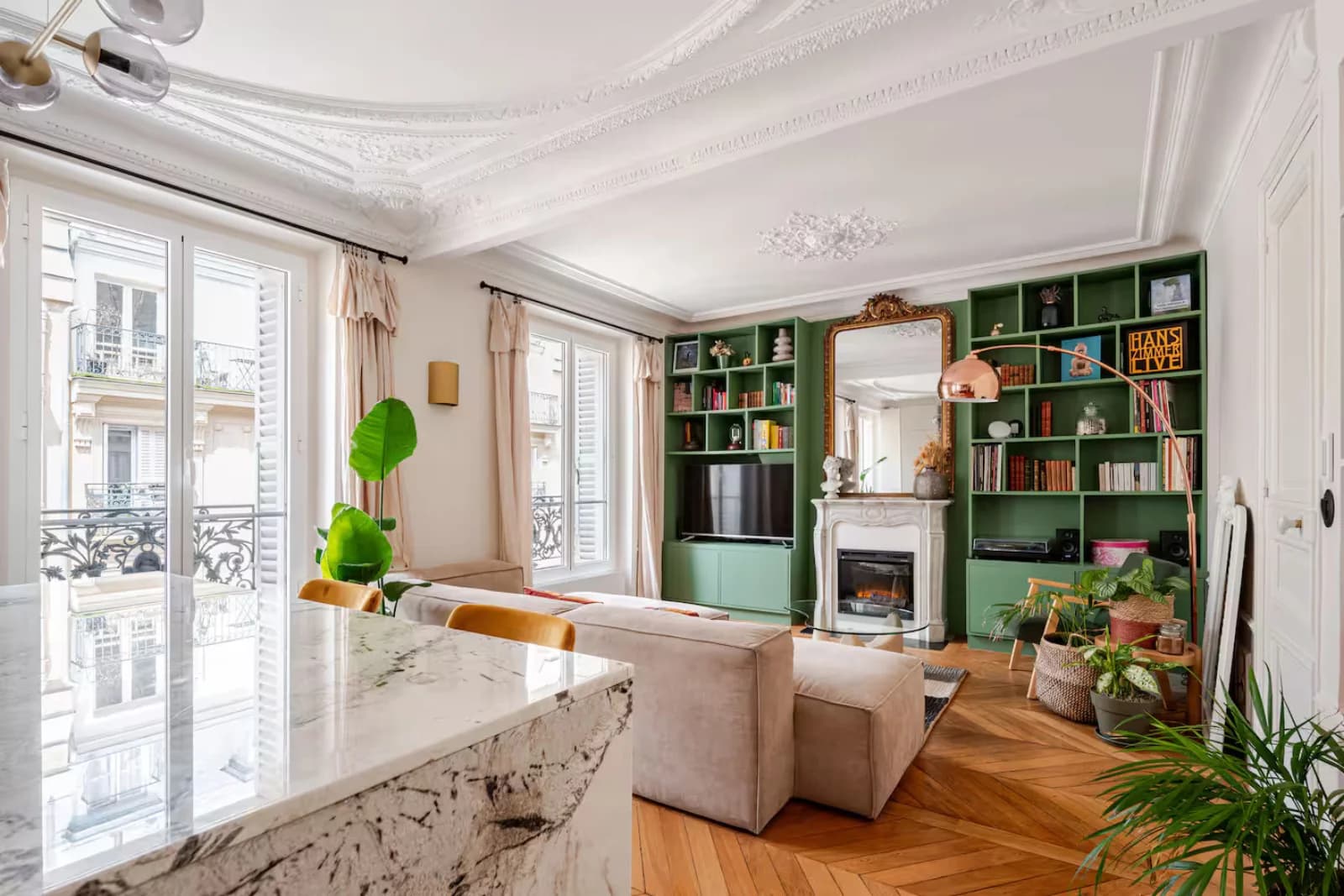 Space Elegant Haussmann apartment in Square d'Anvers - 0