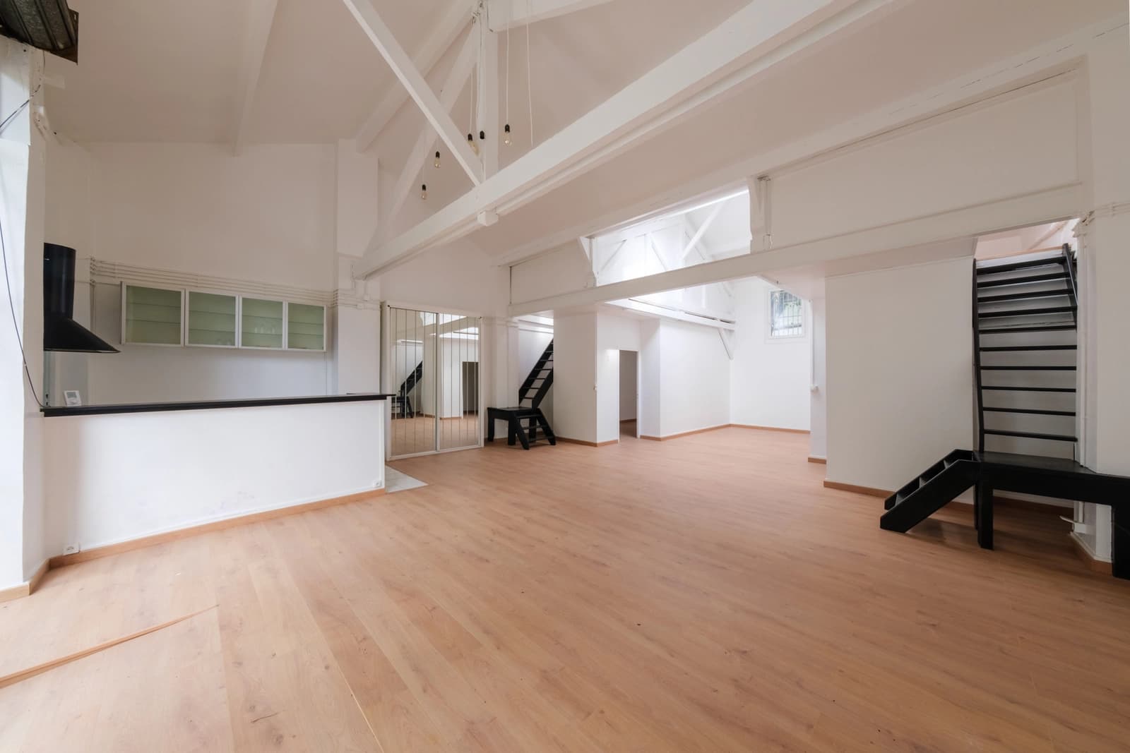 Space Unfurnished house - Loft-type workshop / Old Garage - 0