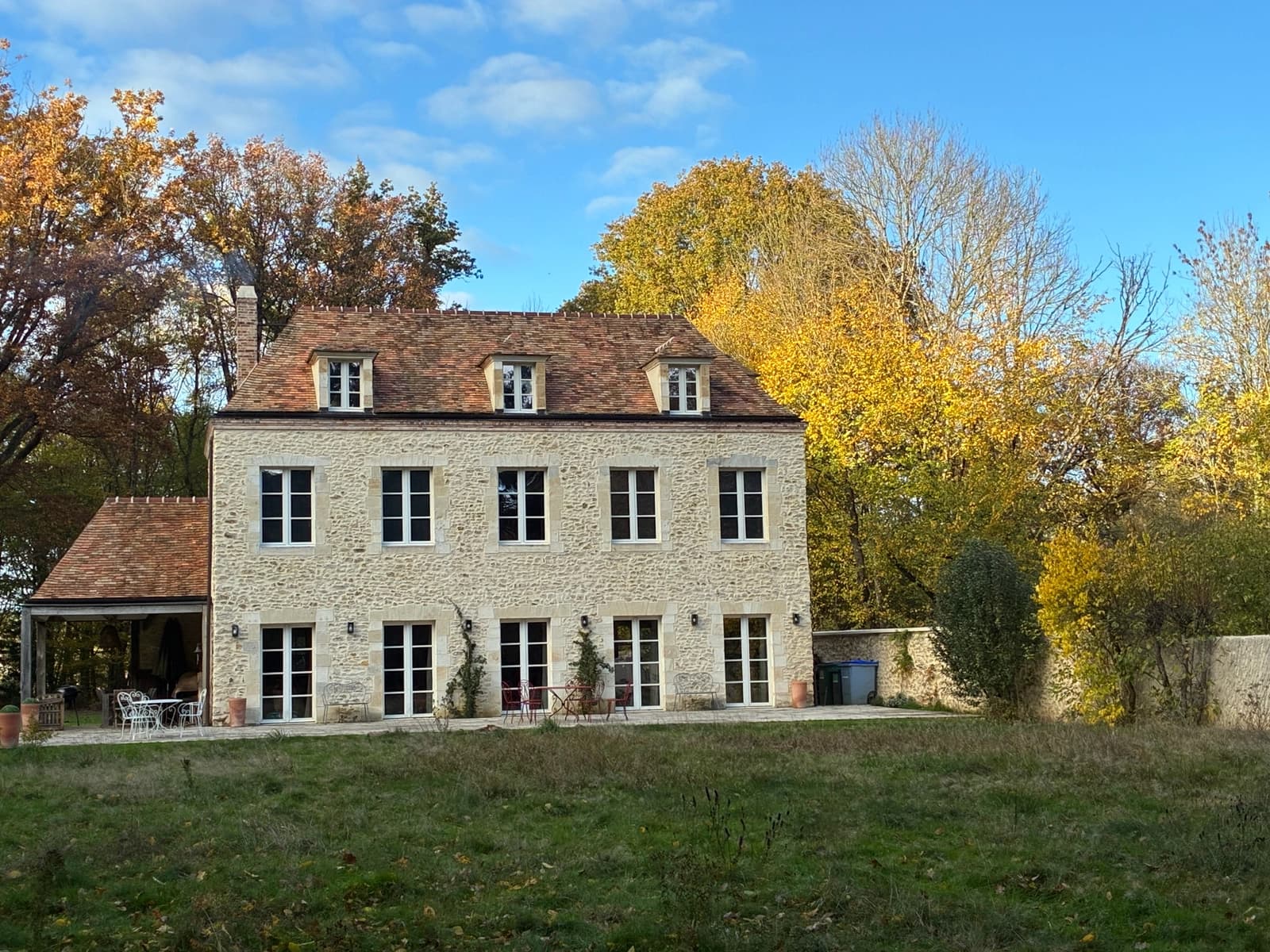 Space Country house near Paris in a wooded park - 0
