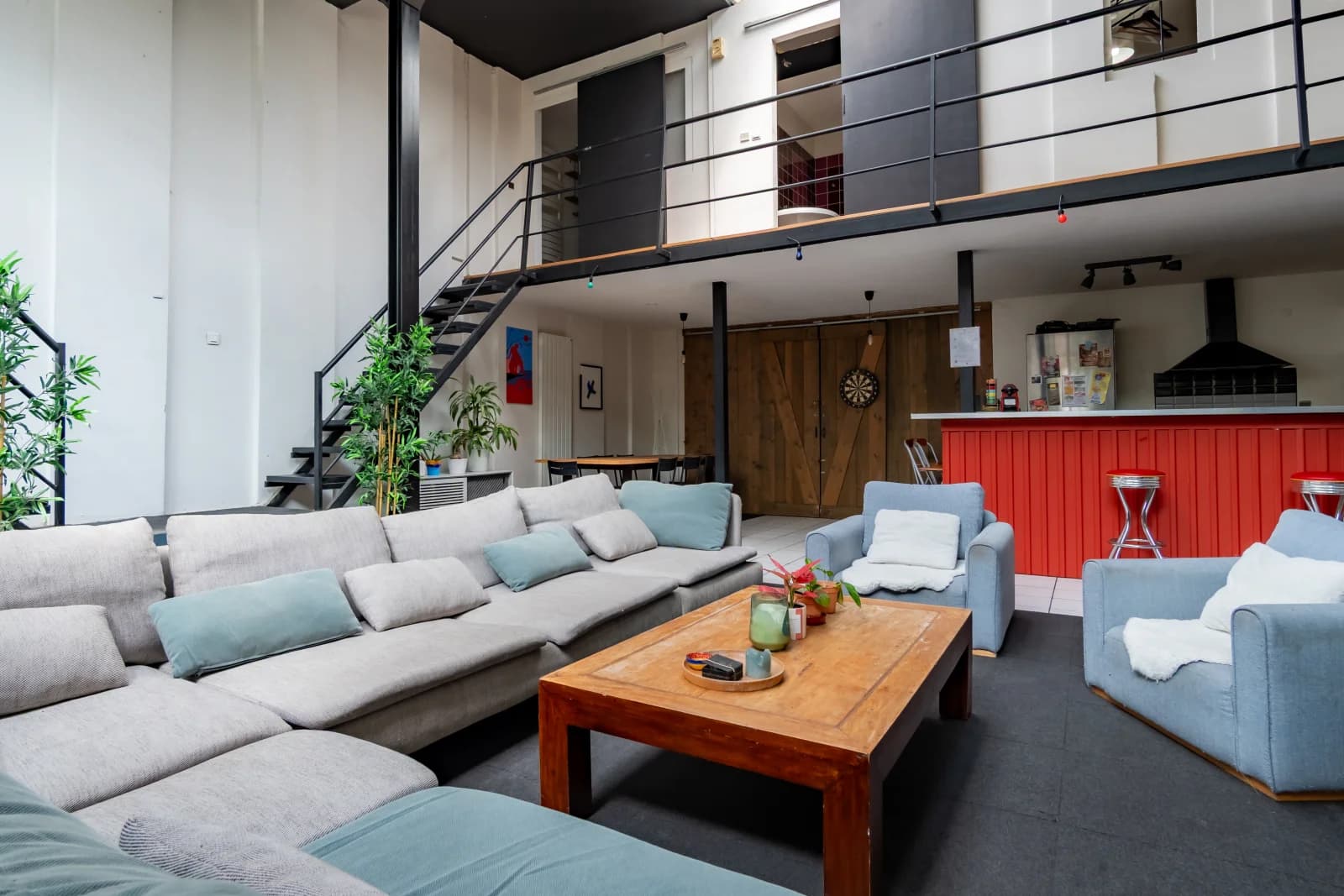 Space Atypical 240m² loft with design and light - 4