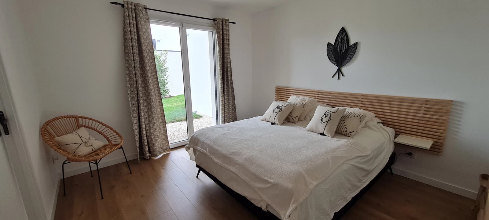 Espacio Casa contemporánea con una gran terraza amueblada. - 4
