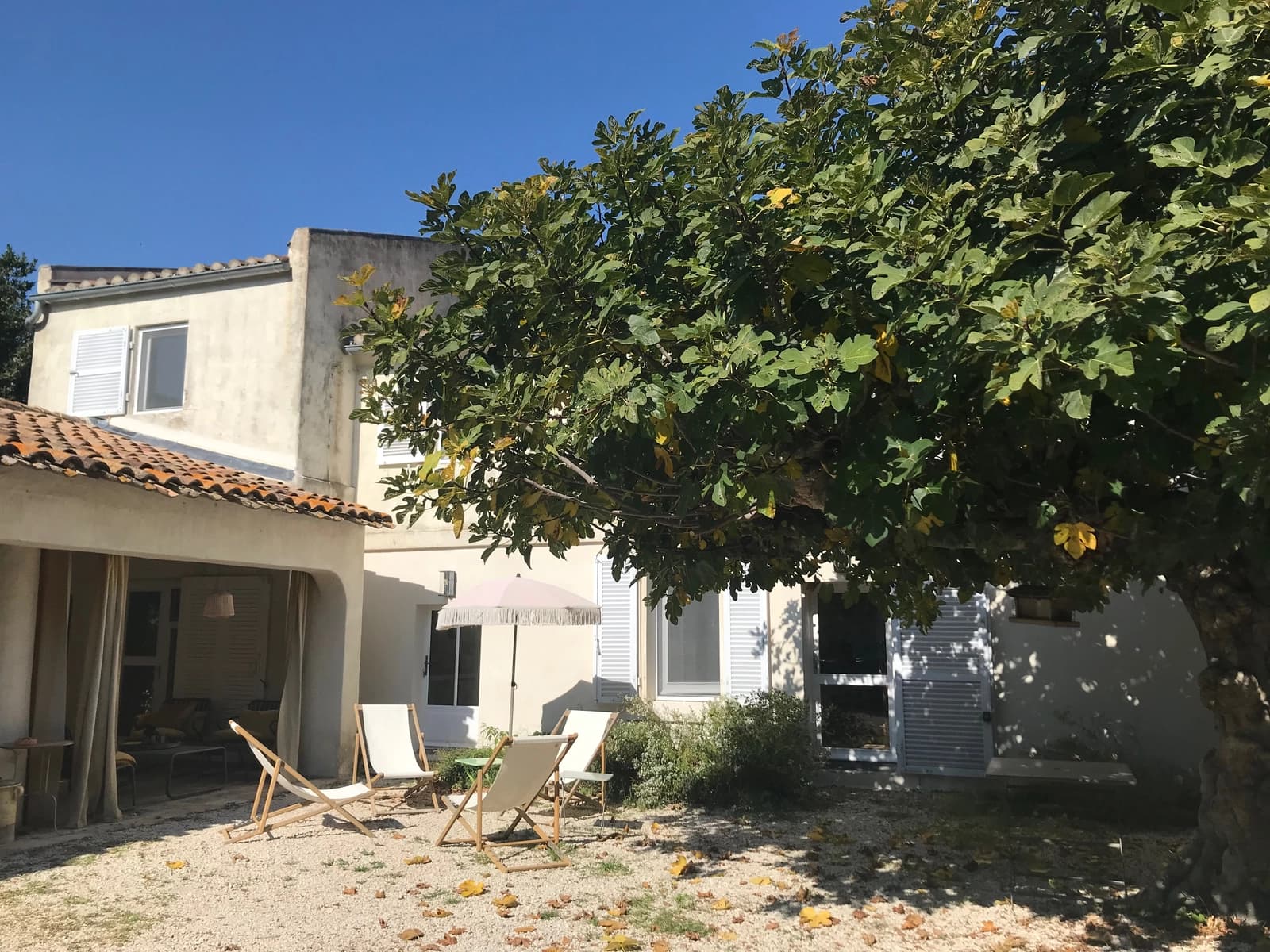 Espacio Encanto y autenticidad de una pequeña masía renovada en medio de los campos - 2