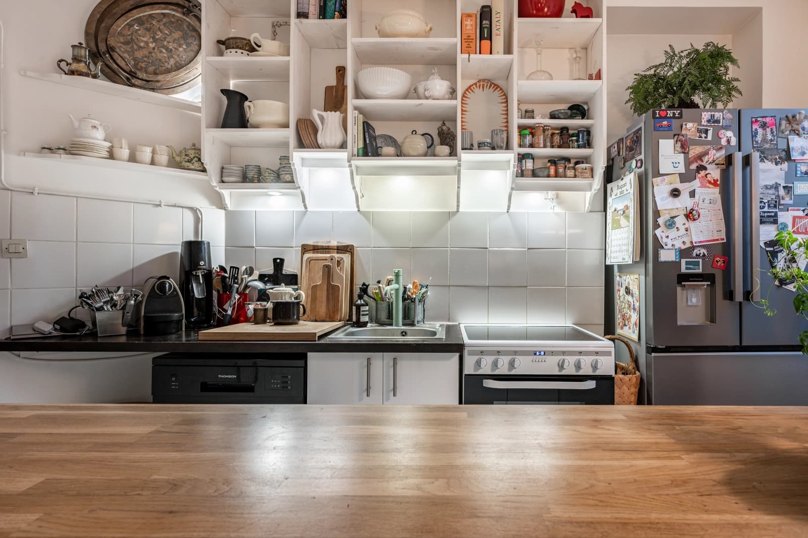 Kitchen in Appart Parisien Martyrs/Montmartre balcony running - 1