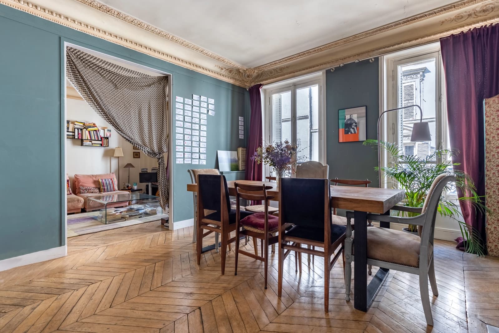Paris (Place St Georges): Haussmannien paisible