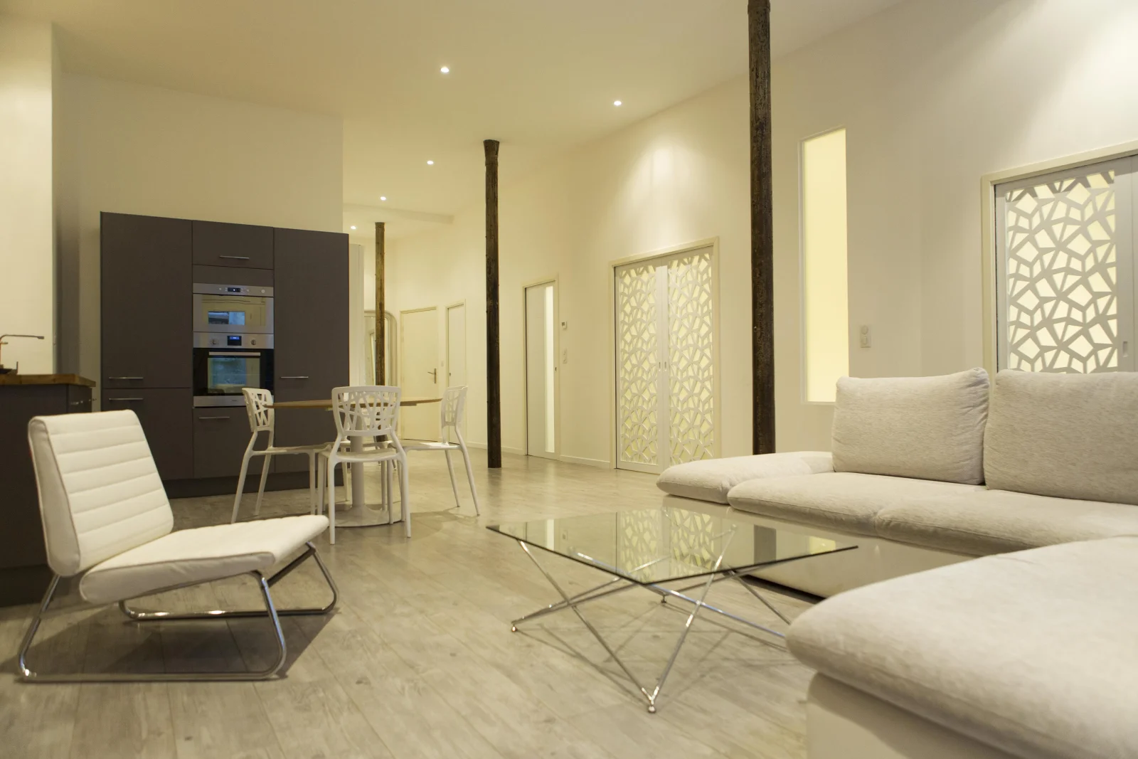 Espace Loft contemporain: pierre, cour privée et stationnement - 5