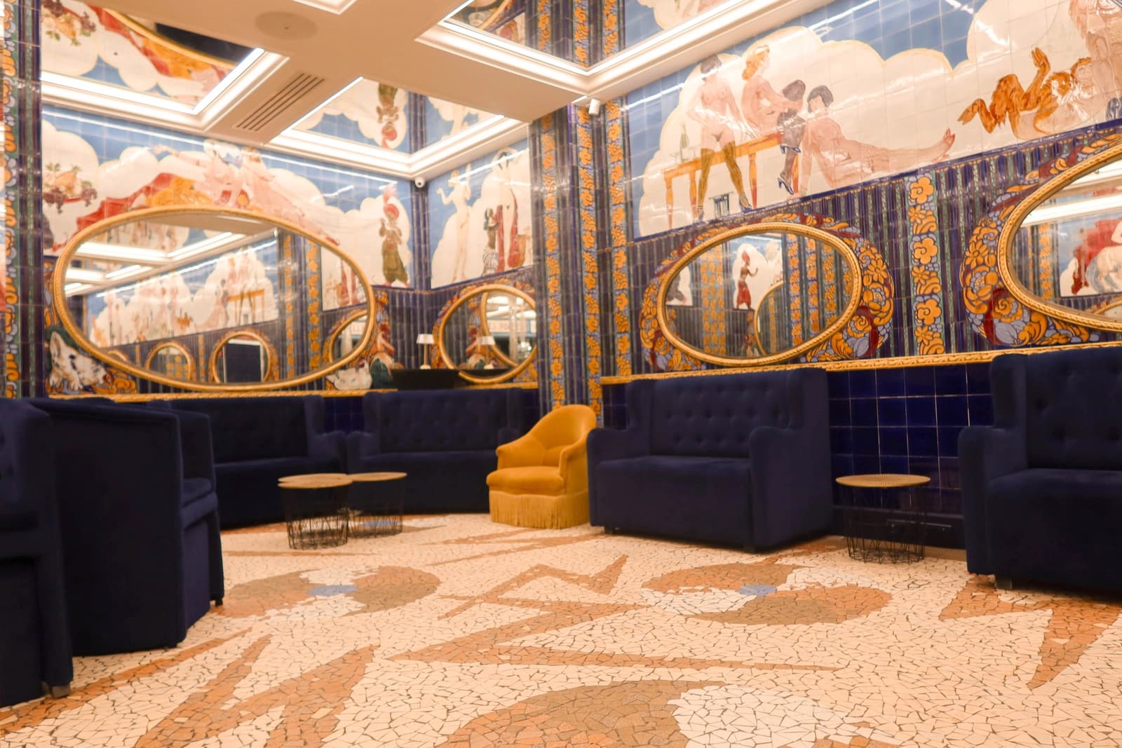 Space Former brothel in the heart of Paris - 2