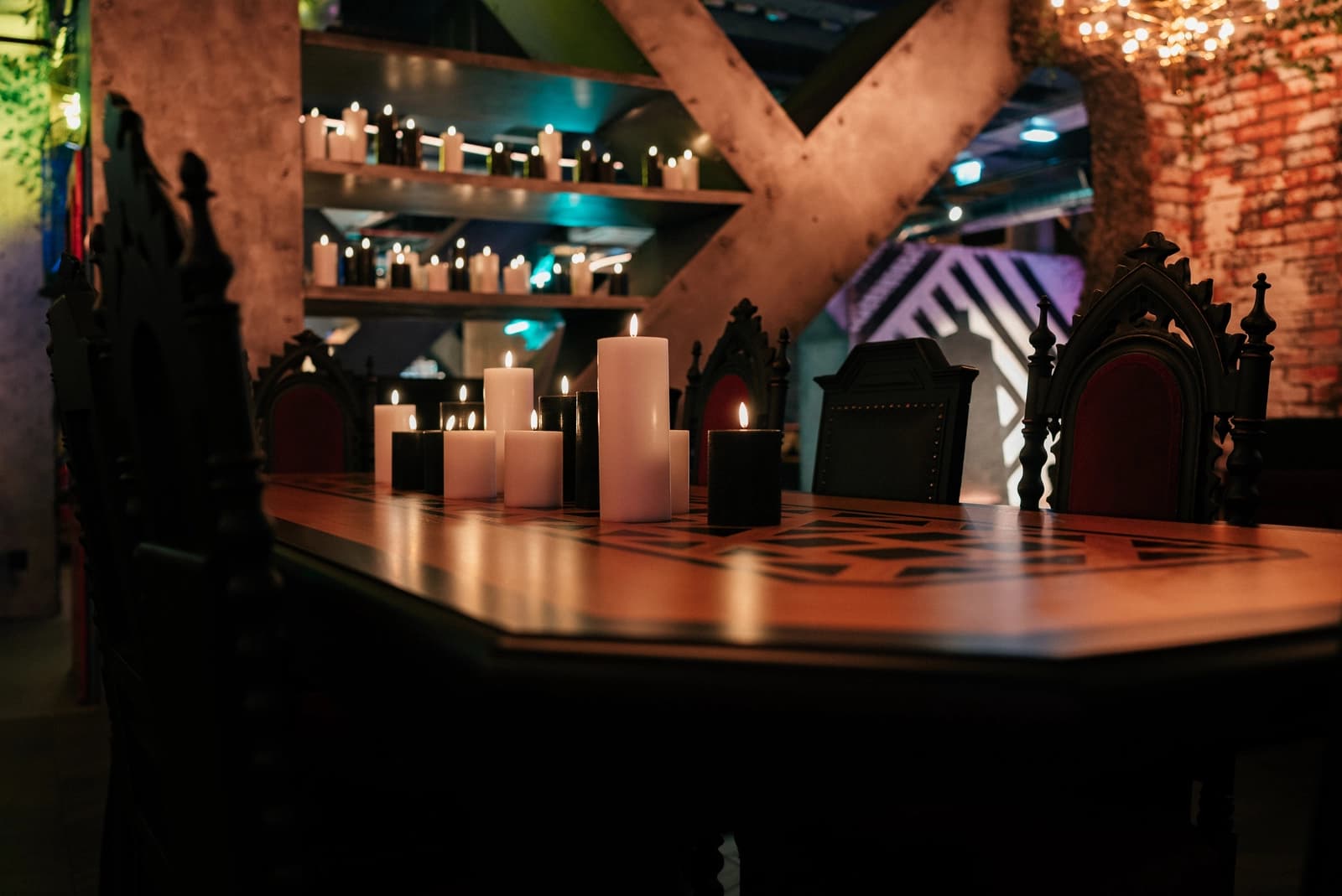 Space Dive into Gotham City – 3 000m2 Cinematic Sets Ready to Shoot - 5