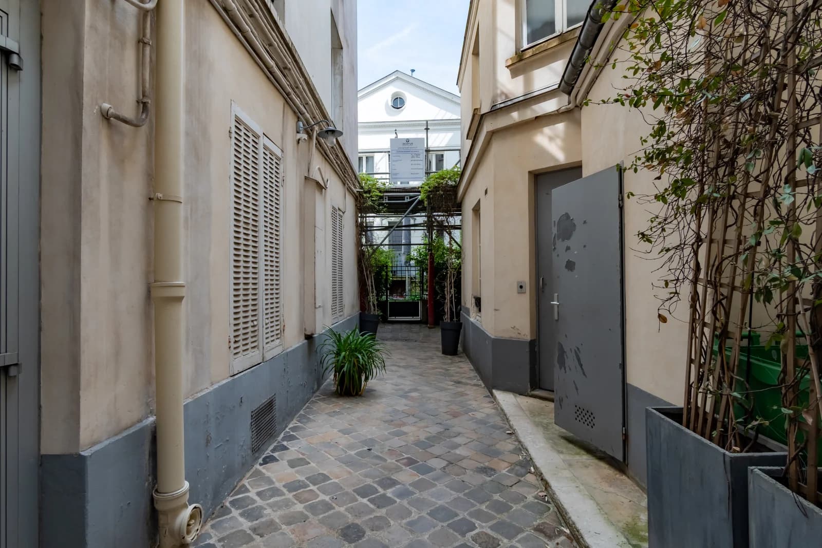 Space Quiet, charming apartment in the heart of the 10th arrondissement - 4