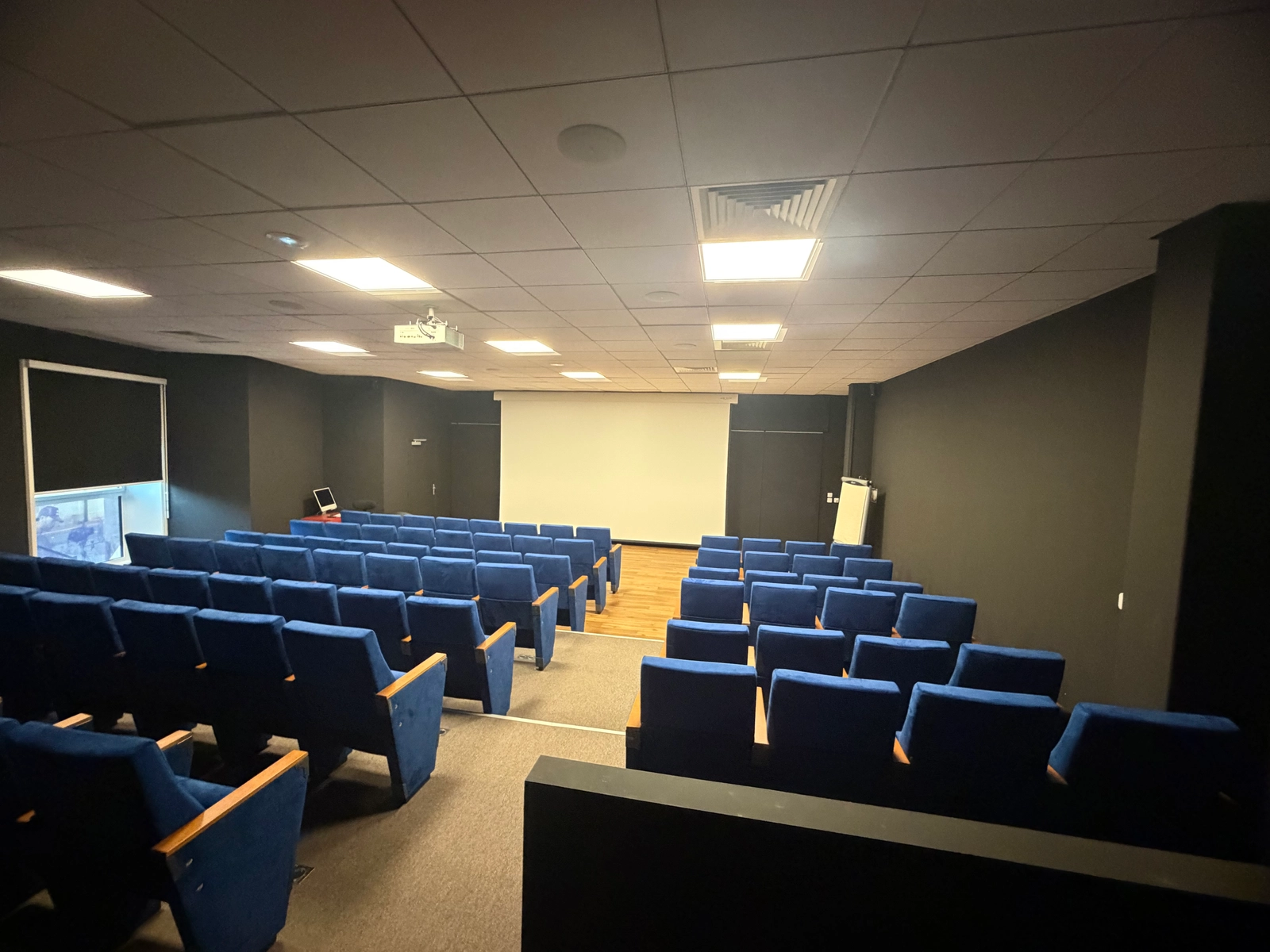 Espace Salle de projection et de conférence de 90 personnes - 3