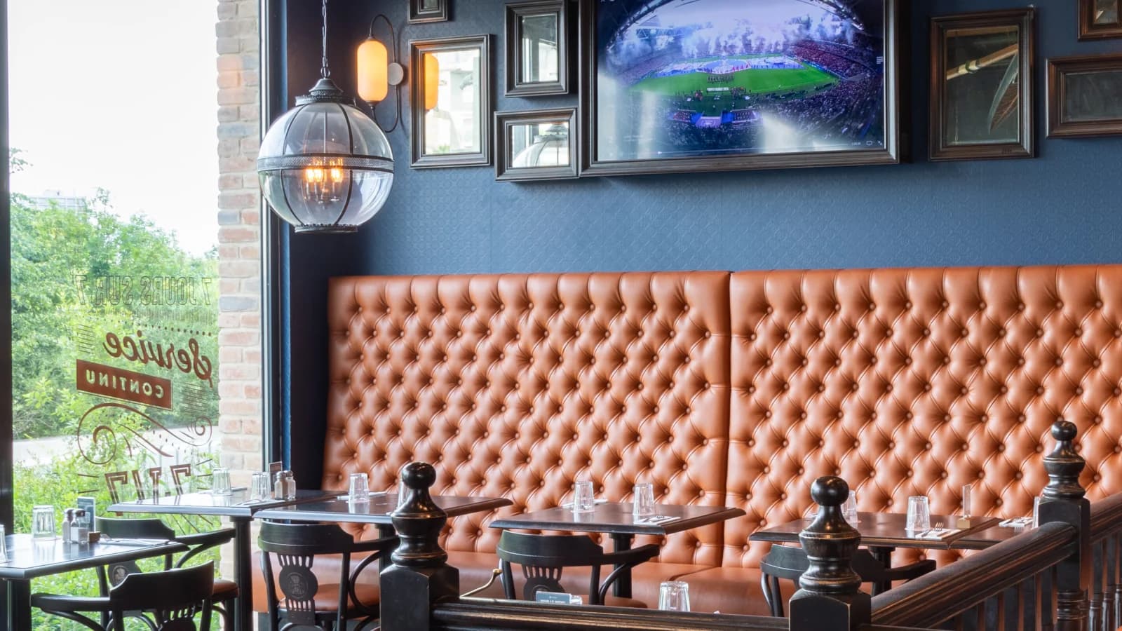 Space A warm and emblematic establishment in the heart of the docks - 2