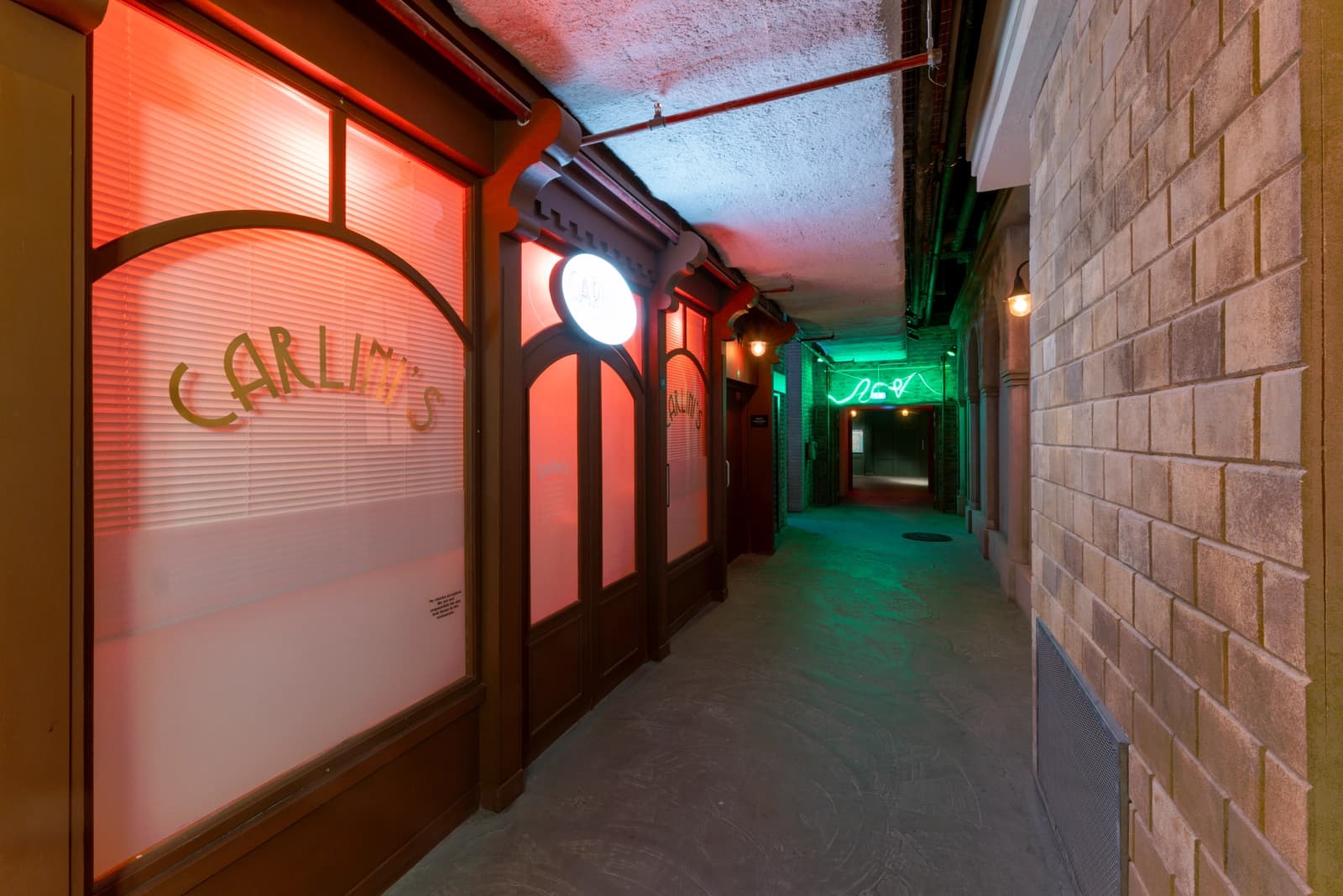 Space Dive into Gotham City – 3 000m2 Cinematic Sets Ready to Shoot - 1