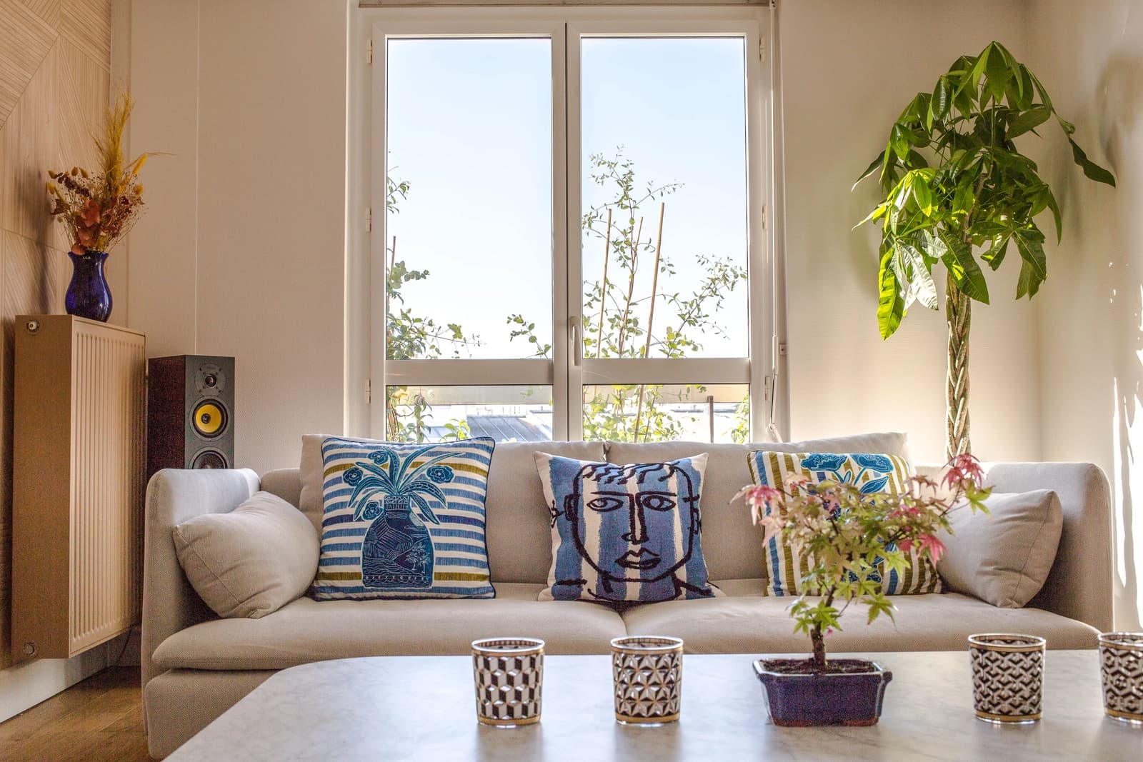 Living room in Design apartment with balcony - 1